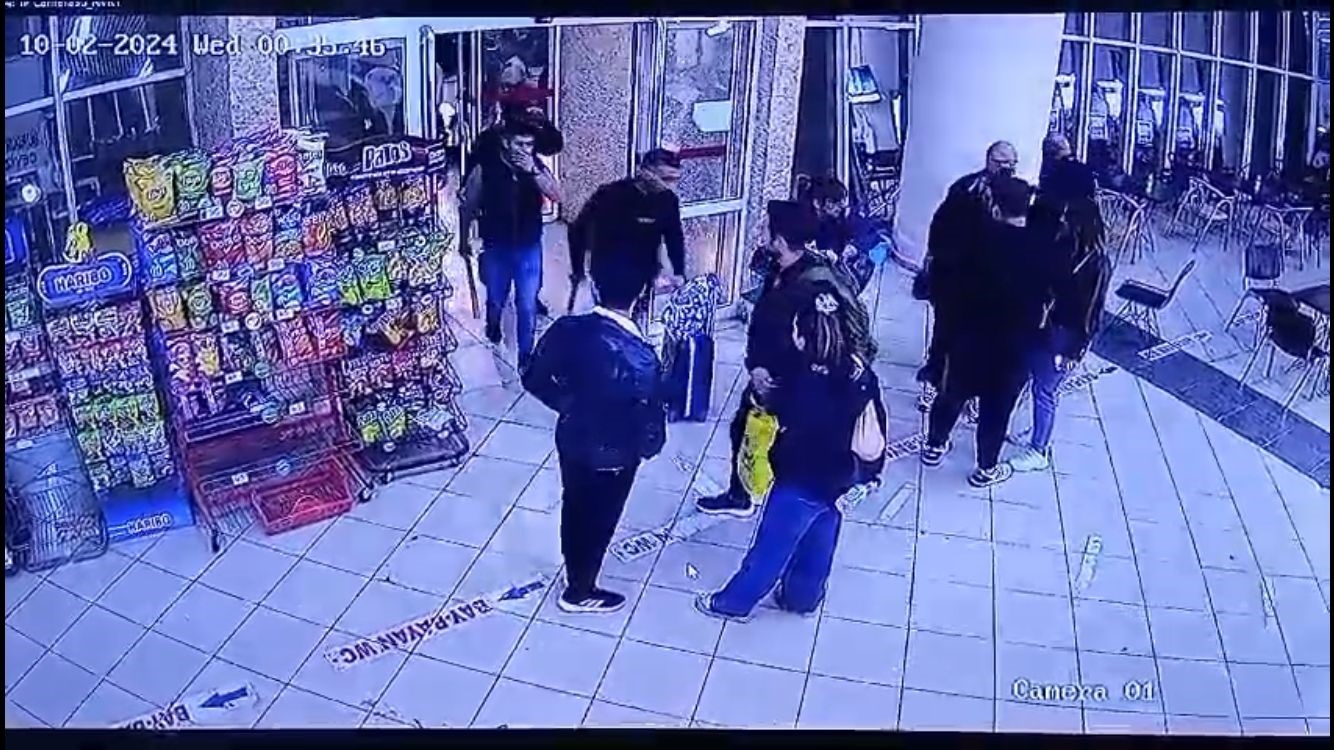 Otobüste tartışan yolcunun yakınları, yanlış muavin ve şoförü hastanelik etti