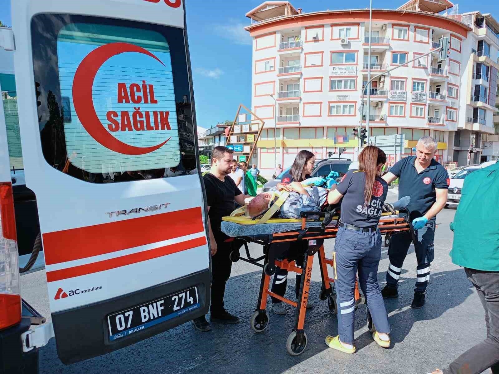 Otomobilin çarptığı yaşlı adam yaralandı