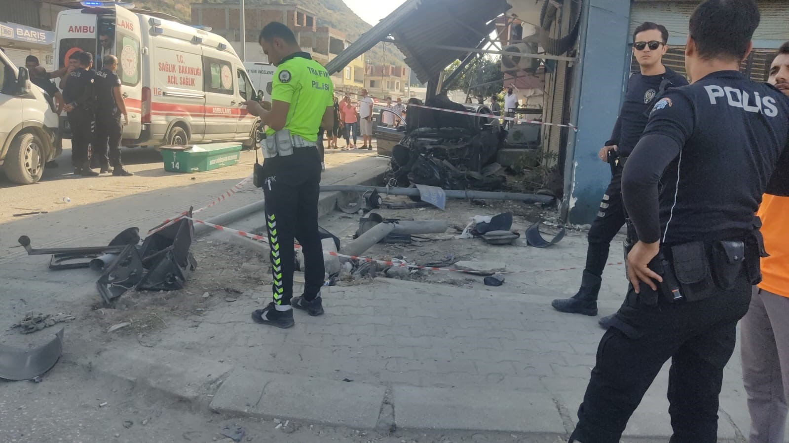 Otomobille çarpışan motosikletin sürücüsü öldü
