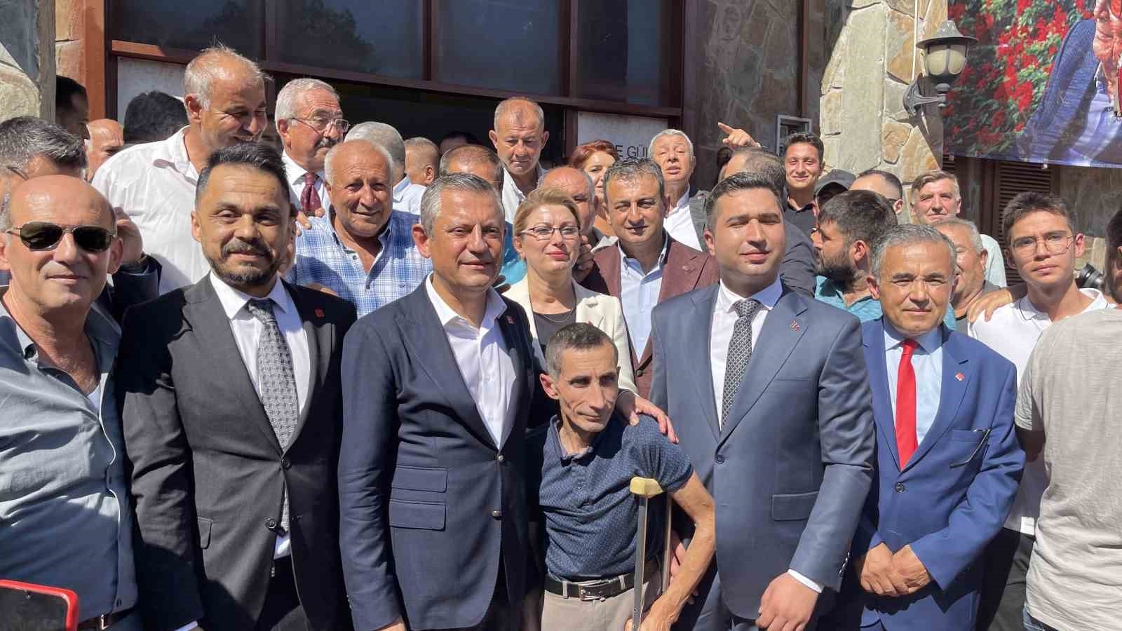 Özgür Özel, Osmaniye'de ünlü yazar Yaşar Kemal'i anma programına katıldı