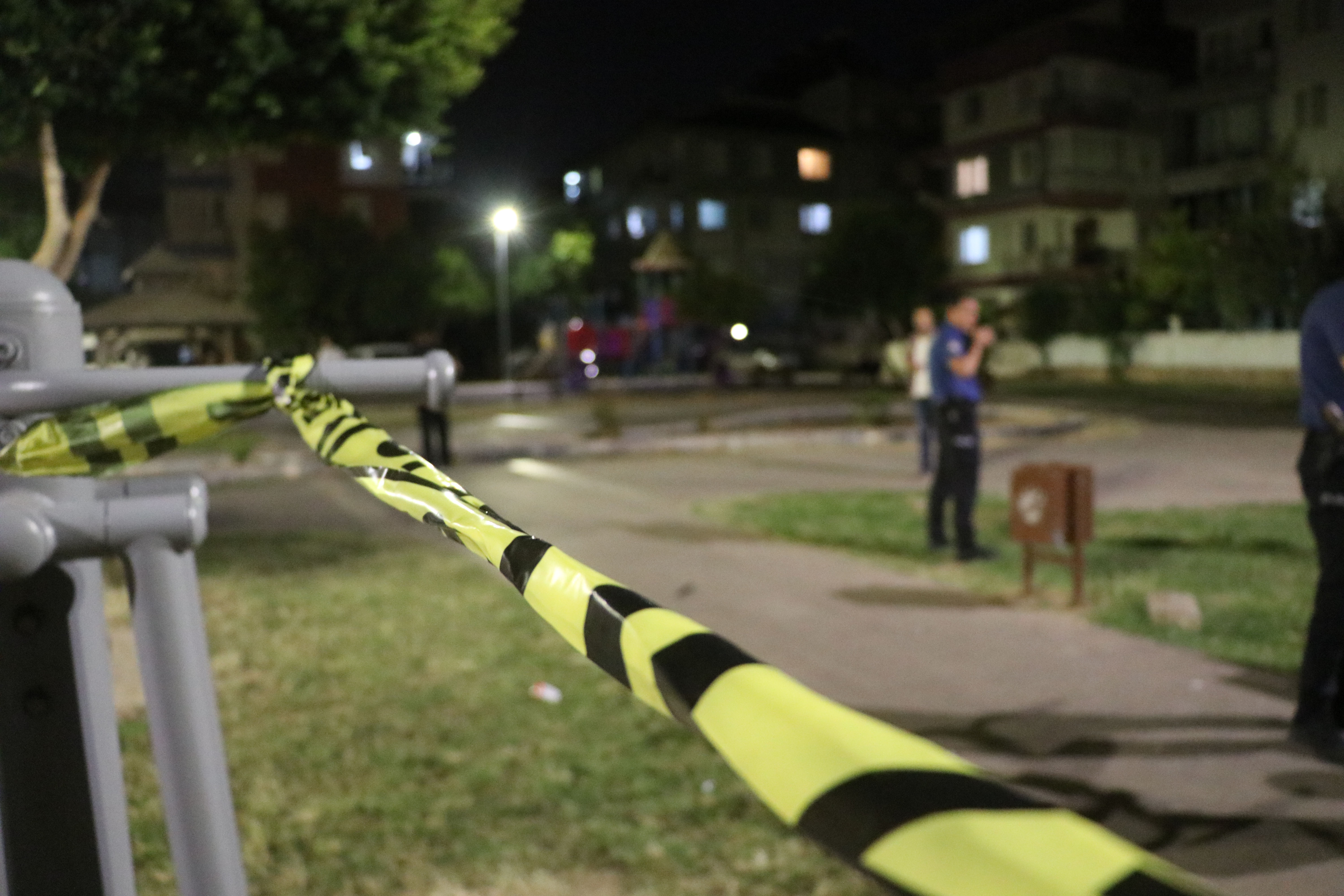 Parkta havaya ateş edip, kaçtı