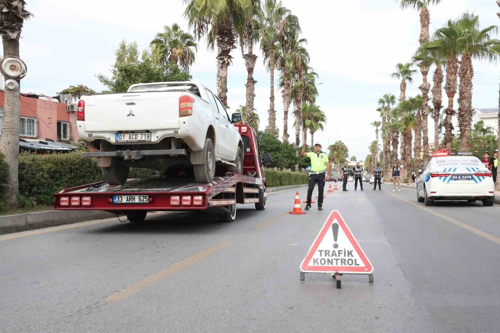 Polisi okul önlerinde 'kuş uçurtmuyor'