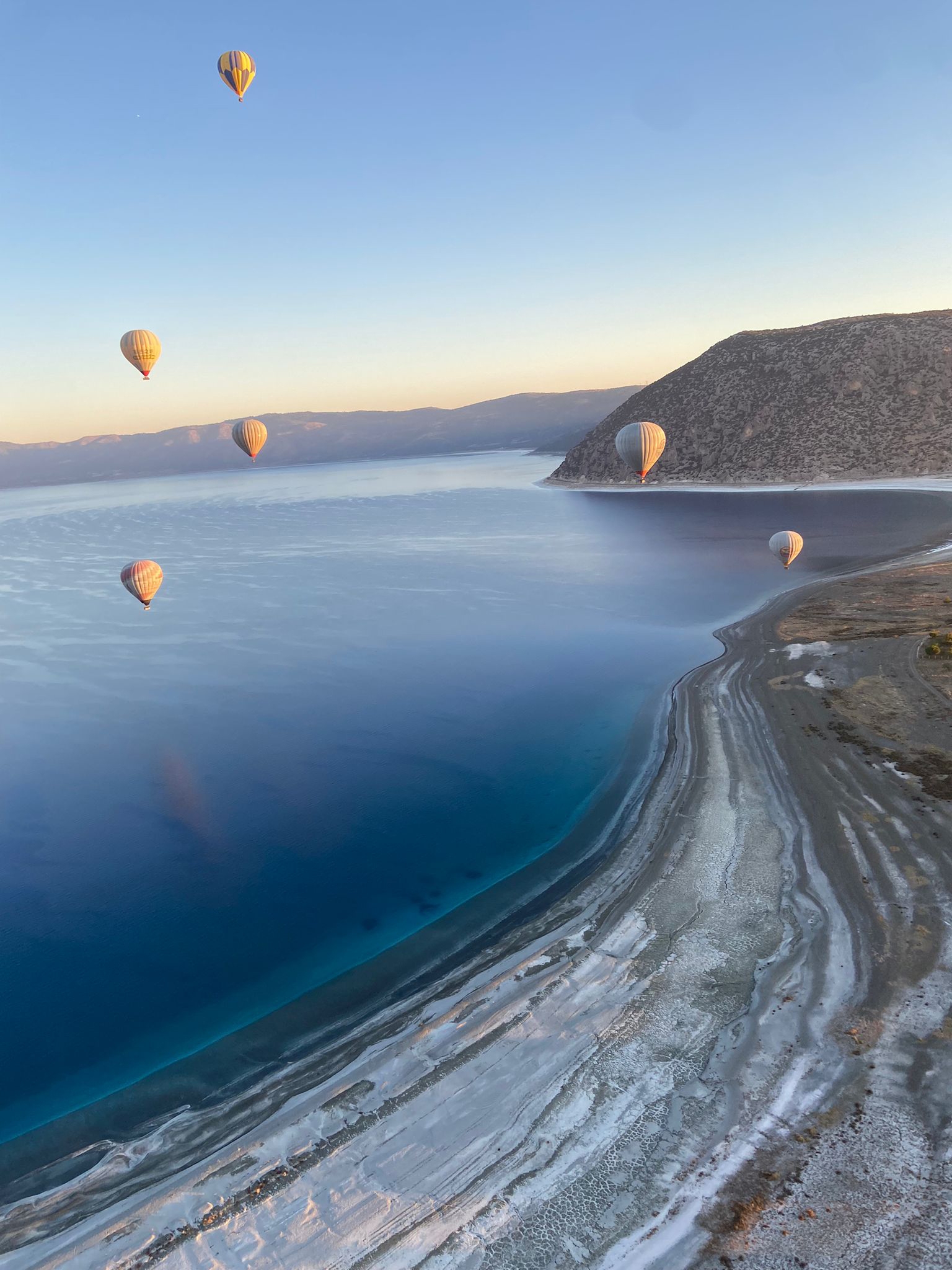 Salda Gölü'nü sıcak hava balonlarıyla izlediler