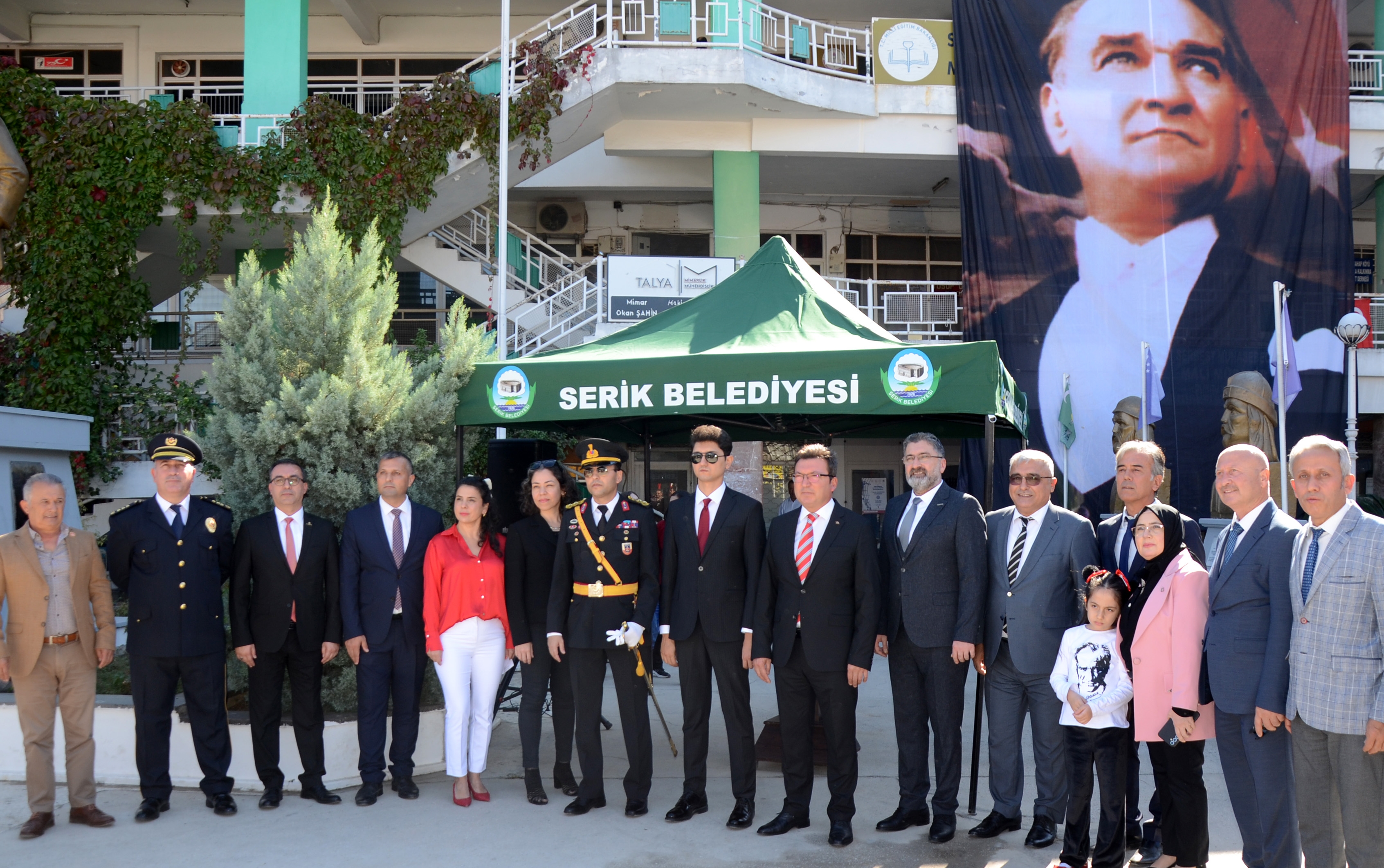 Serik'te çelenk sunma töreni yapıldı