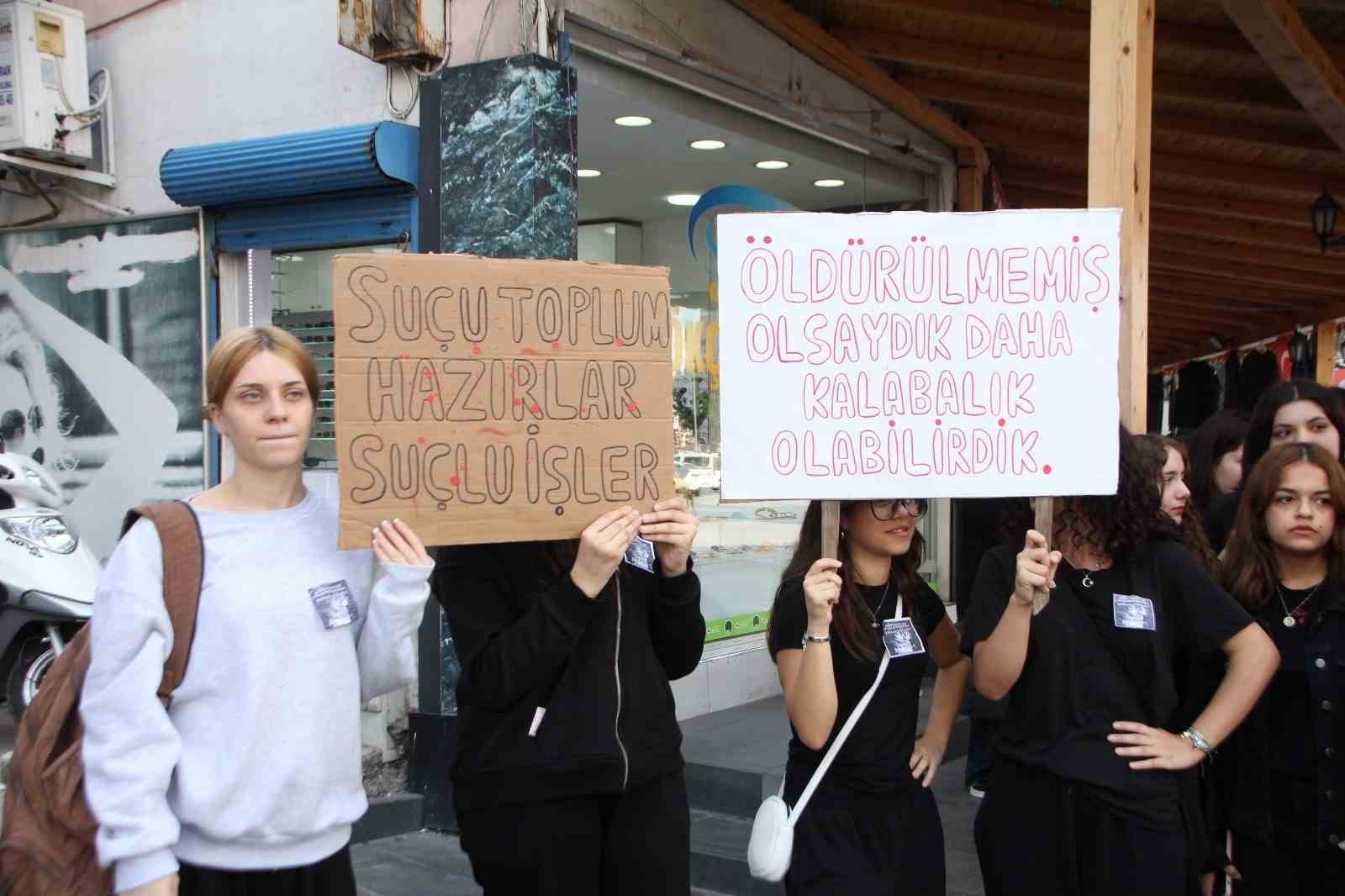 Serik'te öğrencilerden farkındalık yürüyüşü