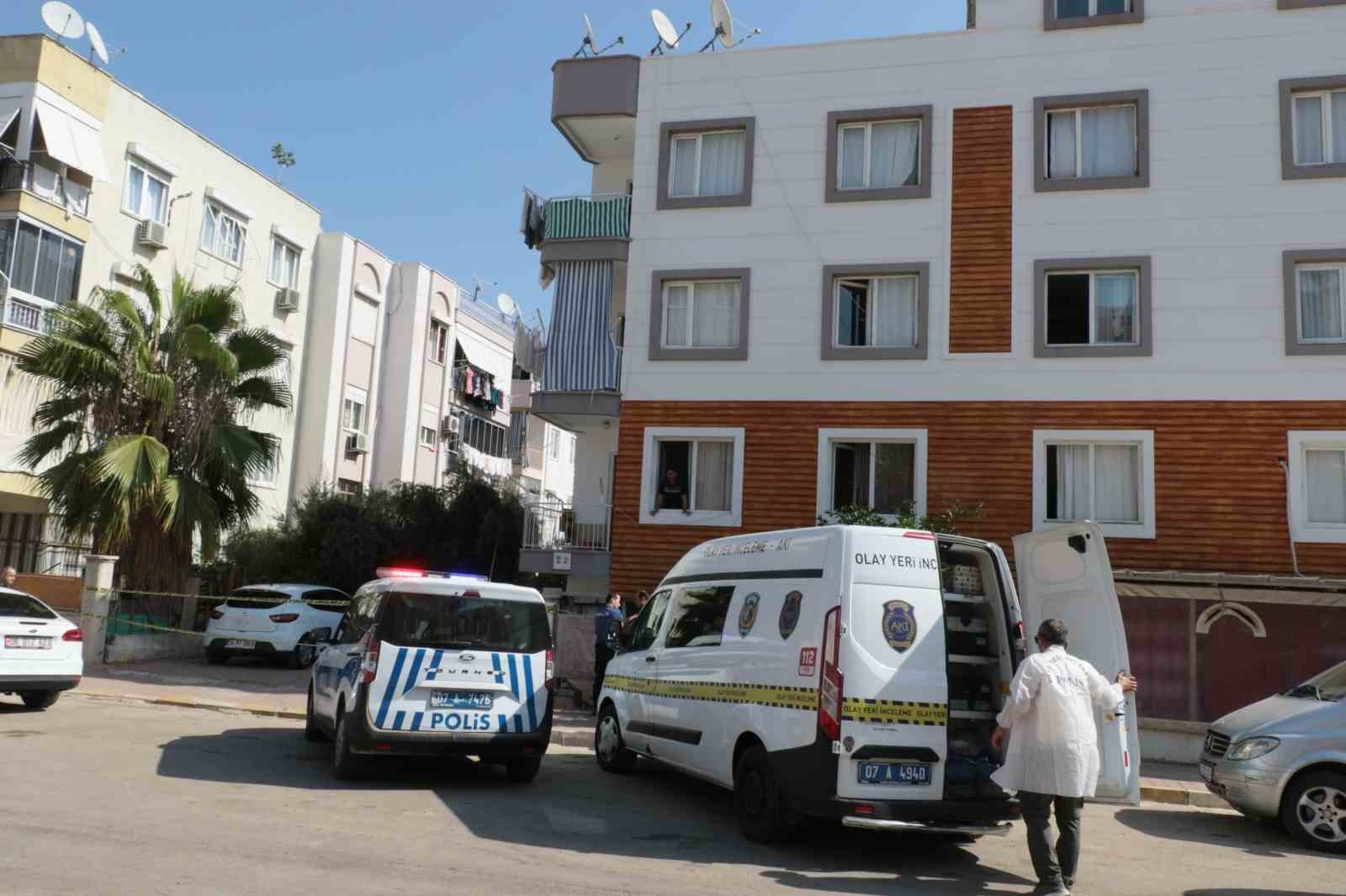 Yaraladığı kardeşini merak edip ambulansın arkasından gittiği hastanede yakalandı