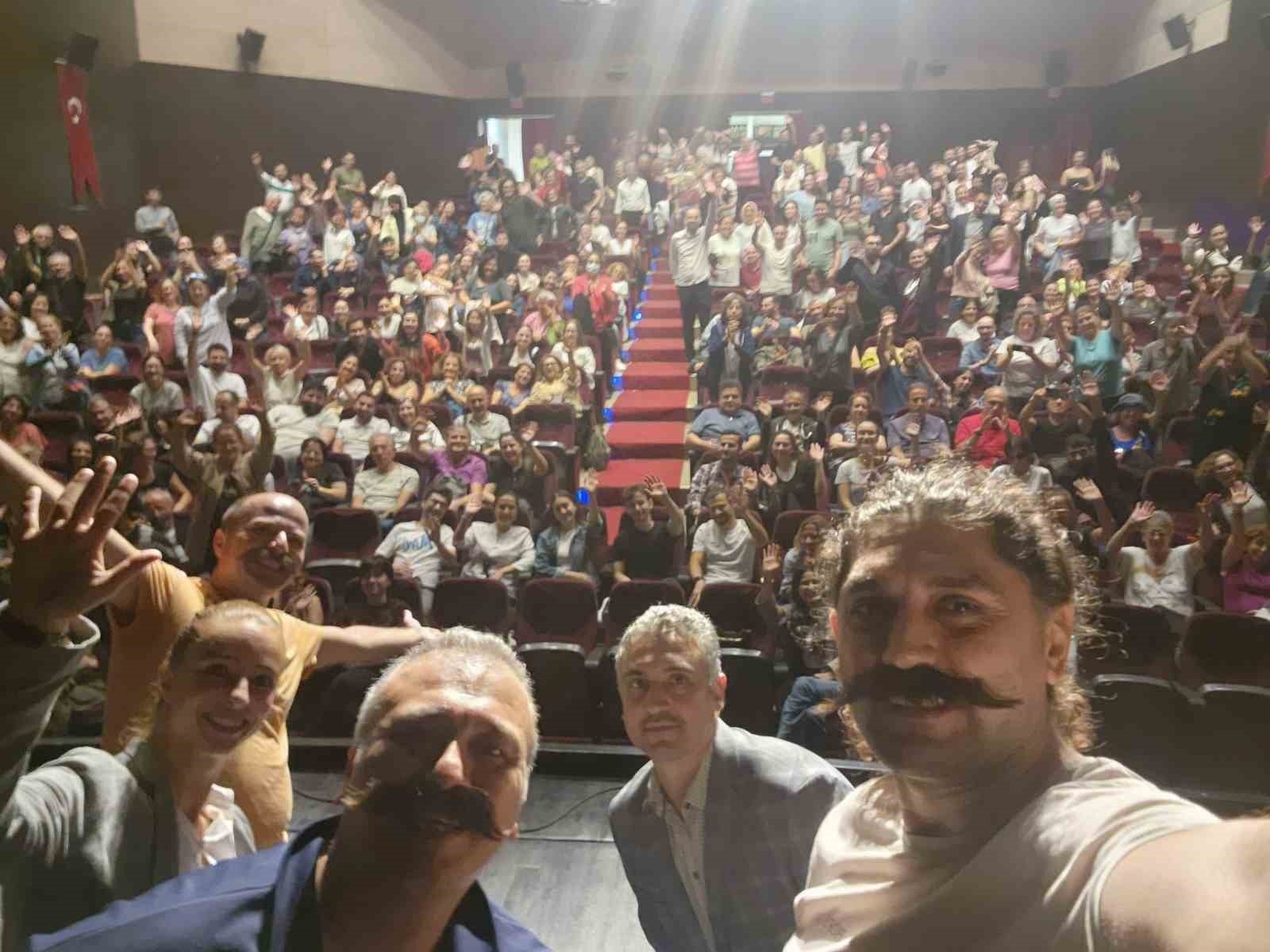 Yenişehir Belediyesi Şehir Tiyatrosu Maltepe'de sahne aldı