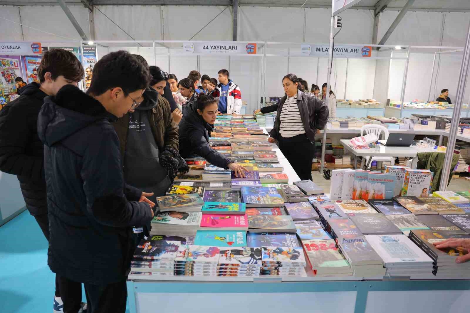 Anadolu'nun en büyük kitap fuarı kapılarını açtı