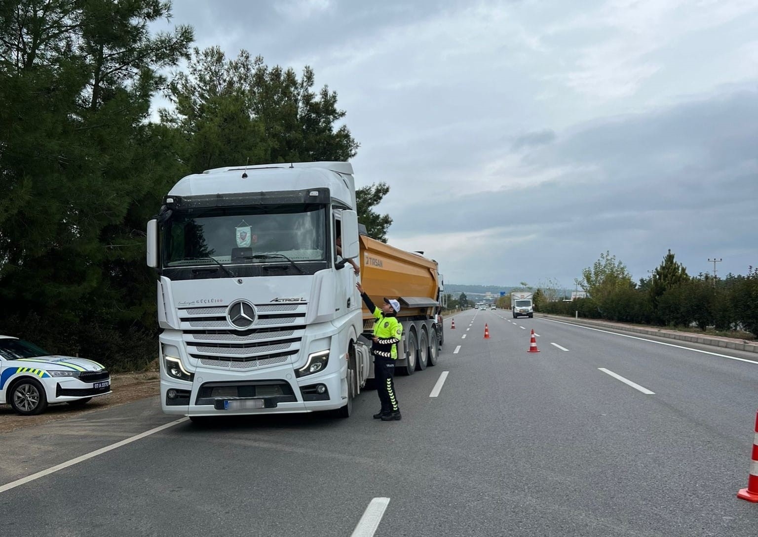 Antalya'da 1 haftada 16 bin araç sürücüsüne ceza uygulandı