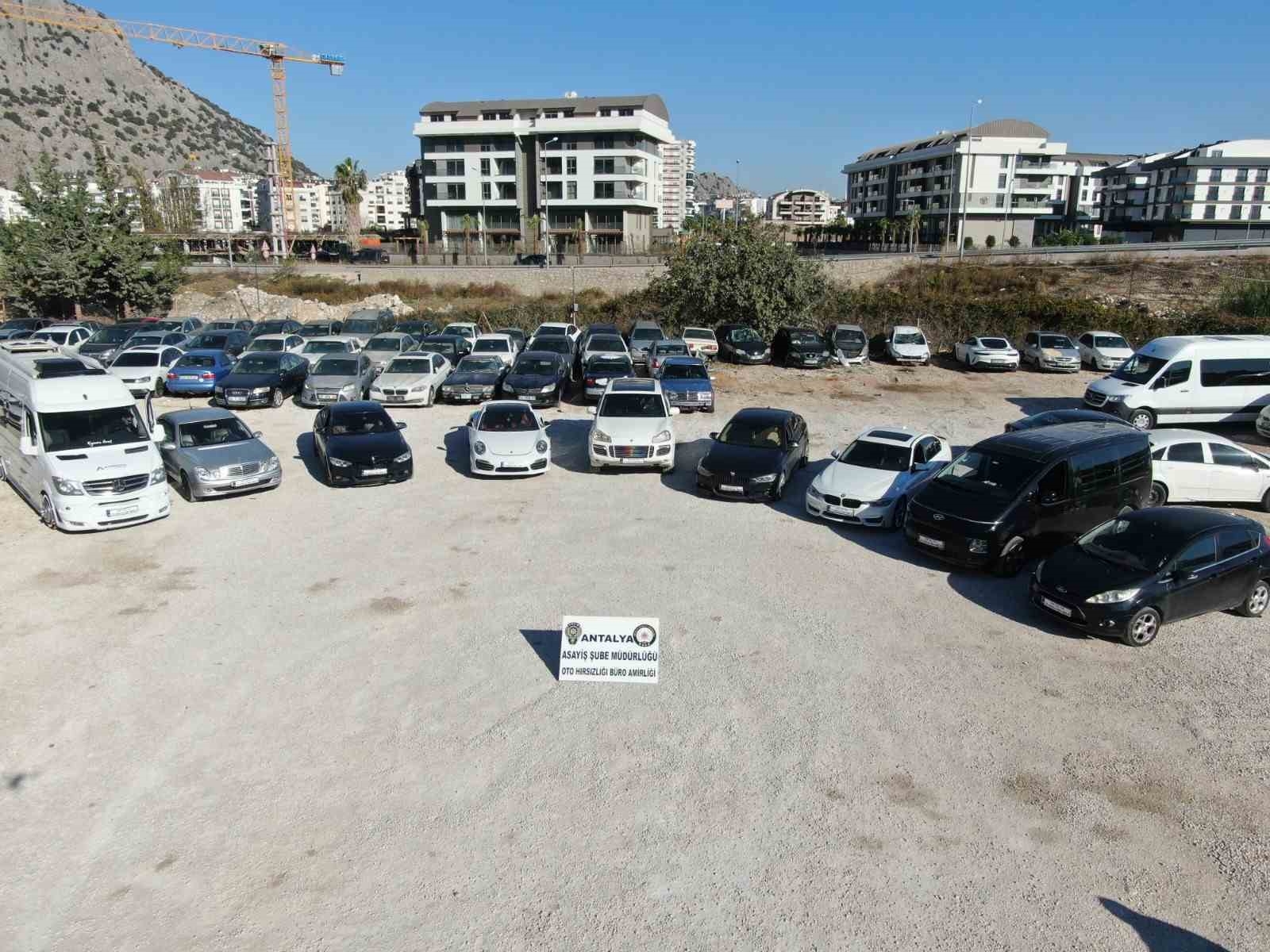 Antalya'da 'change' lüks araç operasyonu