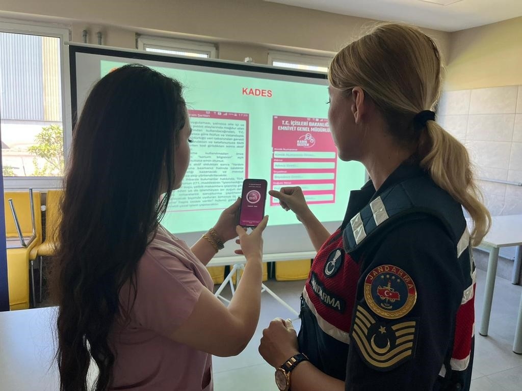 Antalya'da kadına yönelik şiddetle mücadele için 115 bin kişiye ulaşıldı