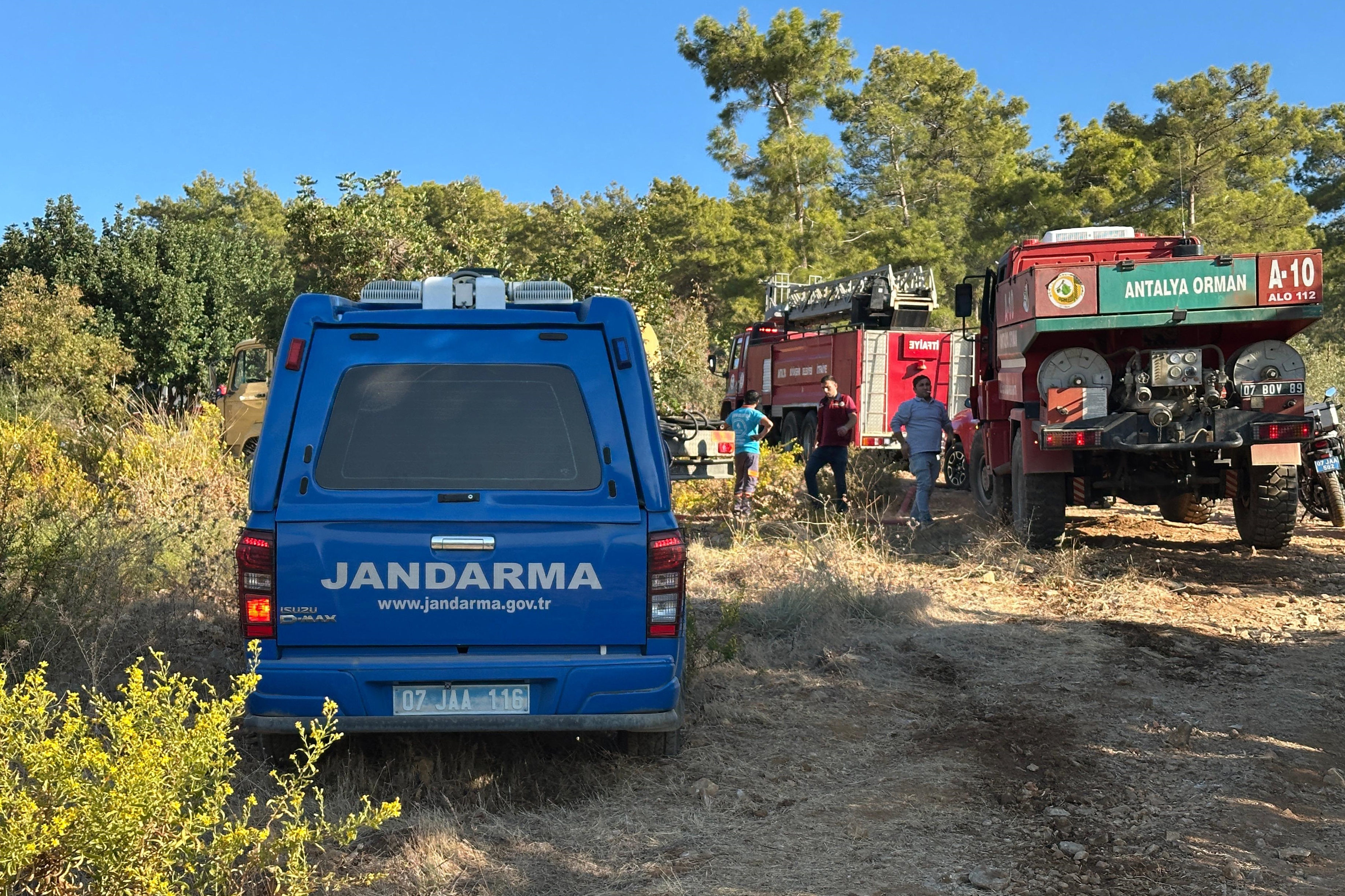 Antalya'da ormana düşen hava aracı yangına neden oldu