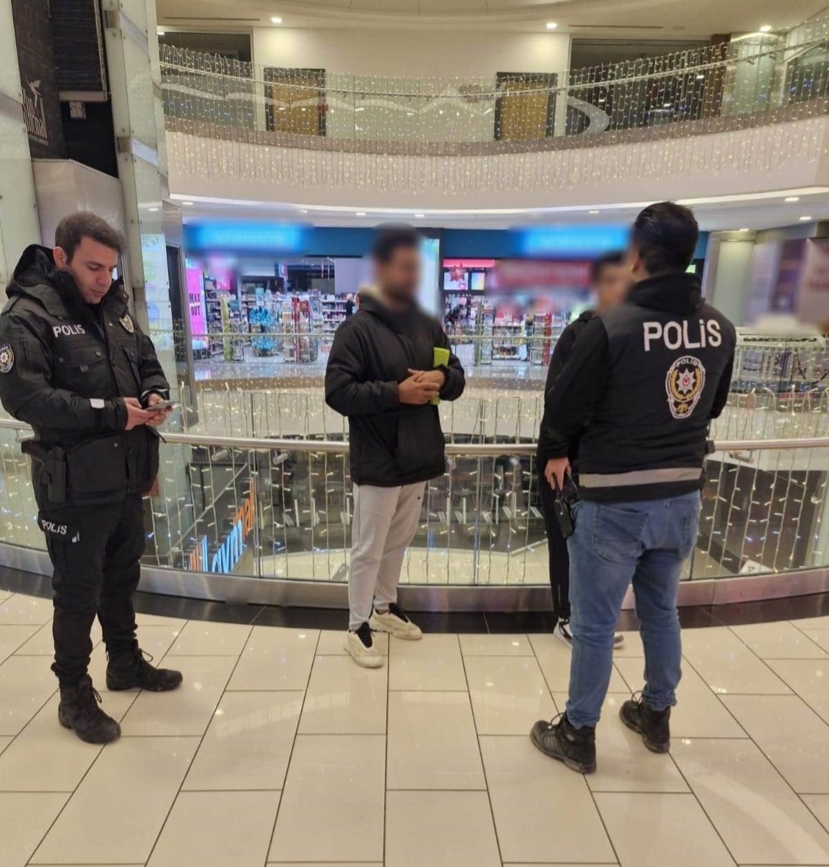 Antalya'da polis huzur uygulaması ve denetimler gerçekleştirdi