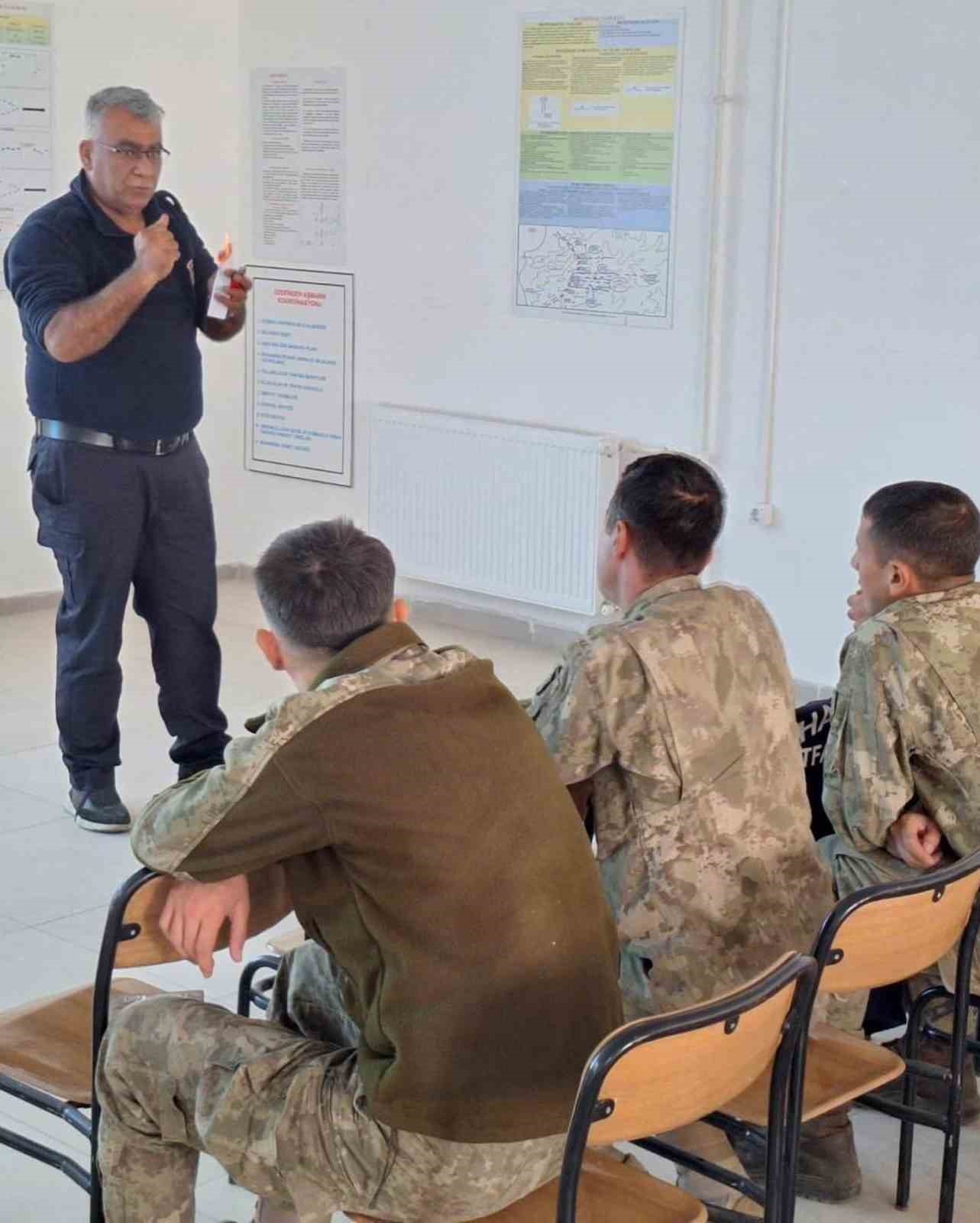 Askerlere yangın güvenliği eğitimi verildi