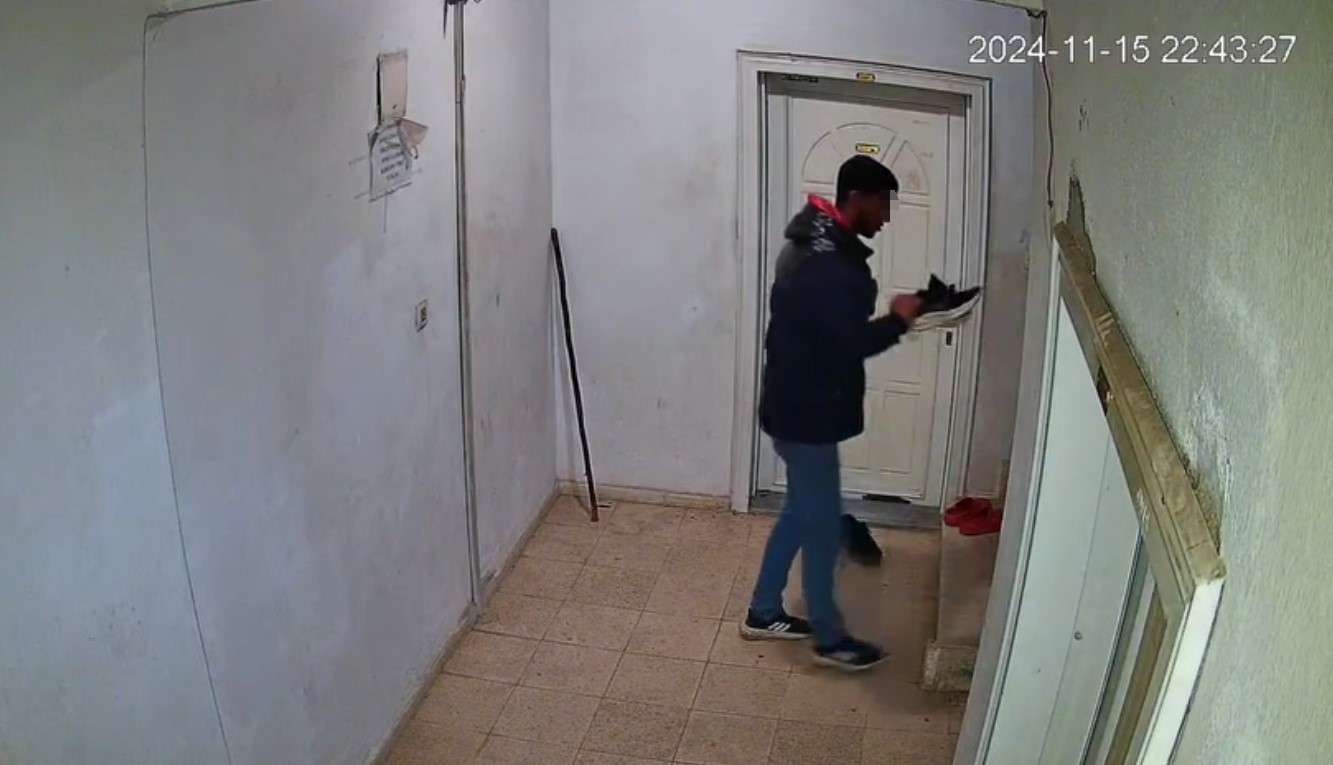 Ayakkabı hırsızlığı güvenlik kamerasında