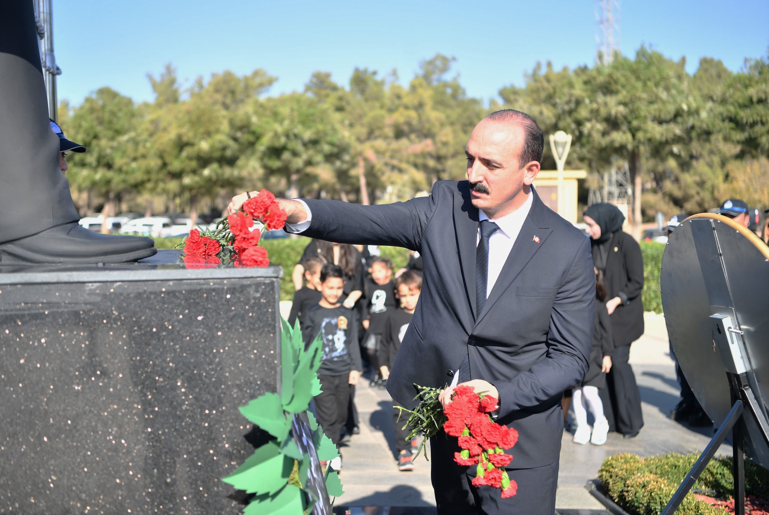Başkan Kotan, Ata'yı çocuklarla birlikte andı