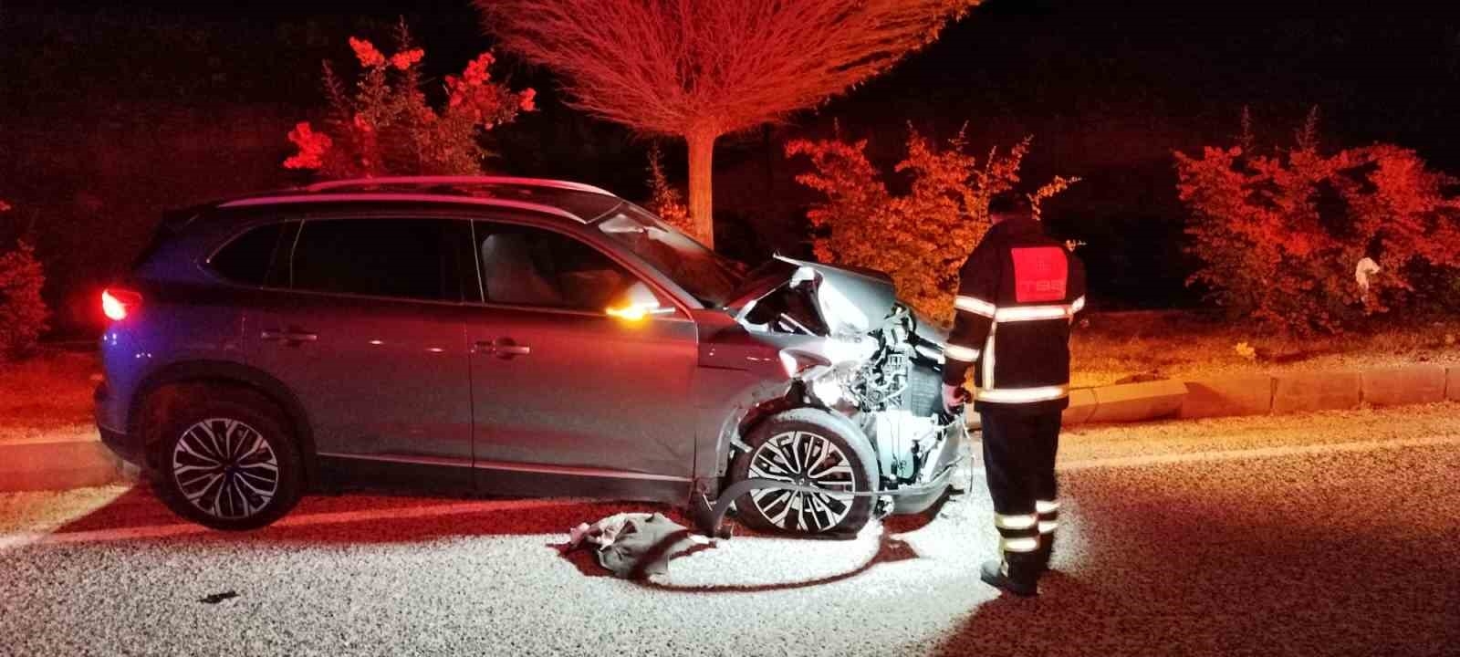 Burdur'da otomobilin arkadan çarptığı kamyonet devrildi: 1 yaralı