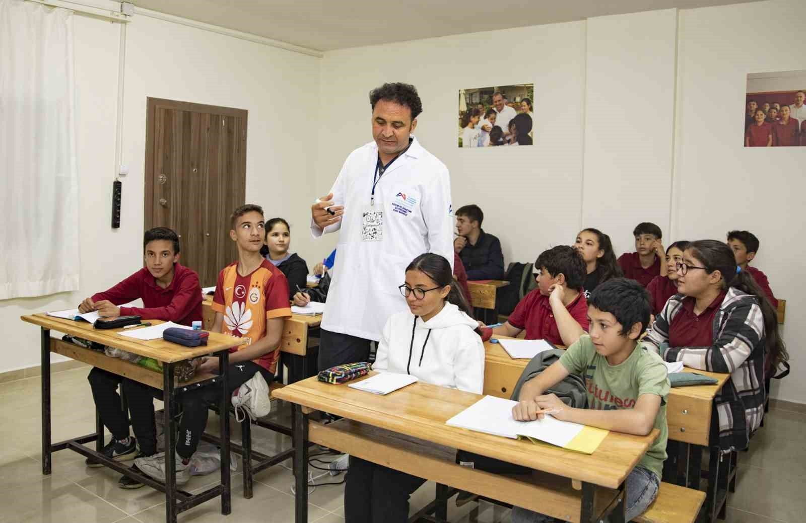 Çamlıyayla'da öğrencilere eğitim desteği