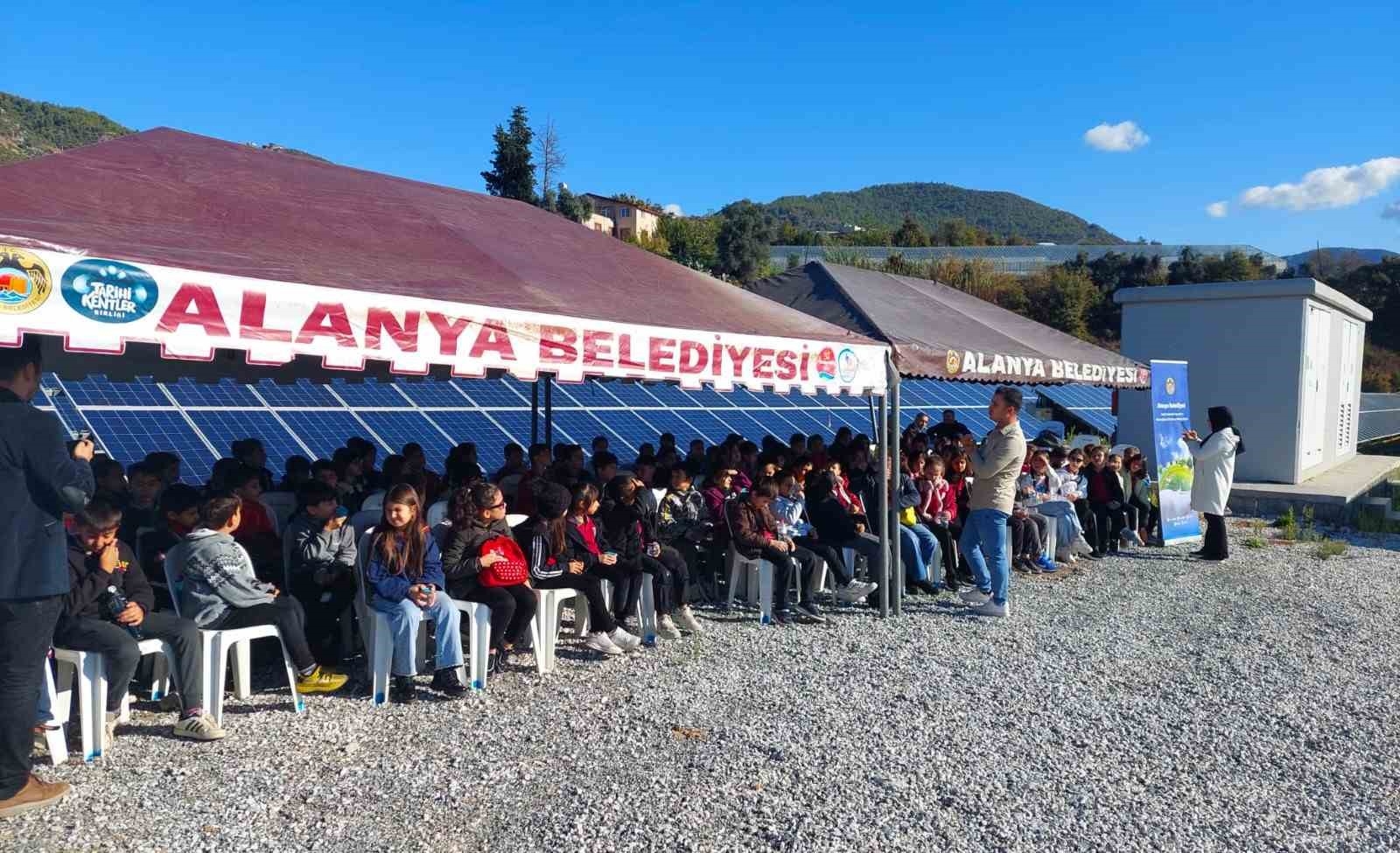 Çevre dostu öğrencilerden GES gezisi