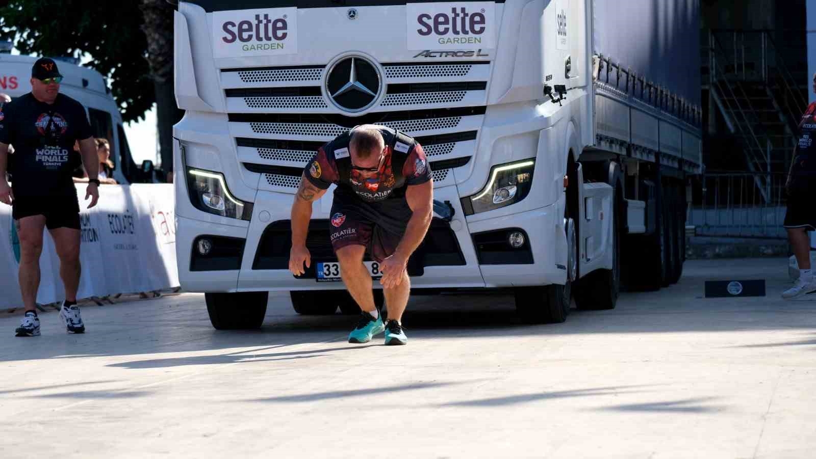Dünyanın en güçlü adamları Alanya'da hünerlerini sergiledi