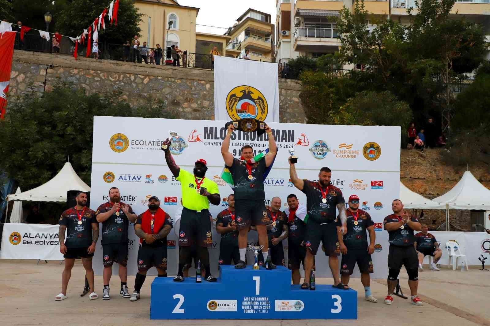 Dünyanın en güçlü adamları Alanya'da hünerlerini sergiledi