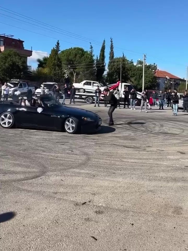 Gelin ve damadın drift şovu pahalıya patladı