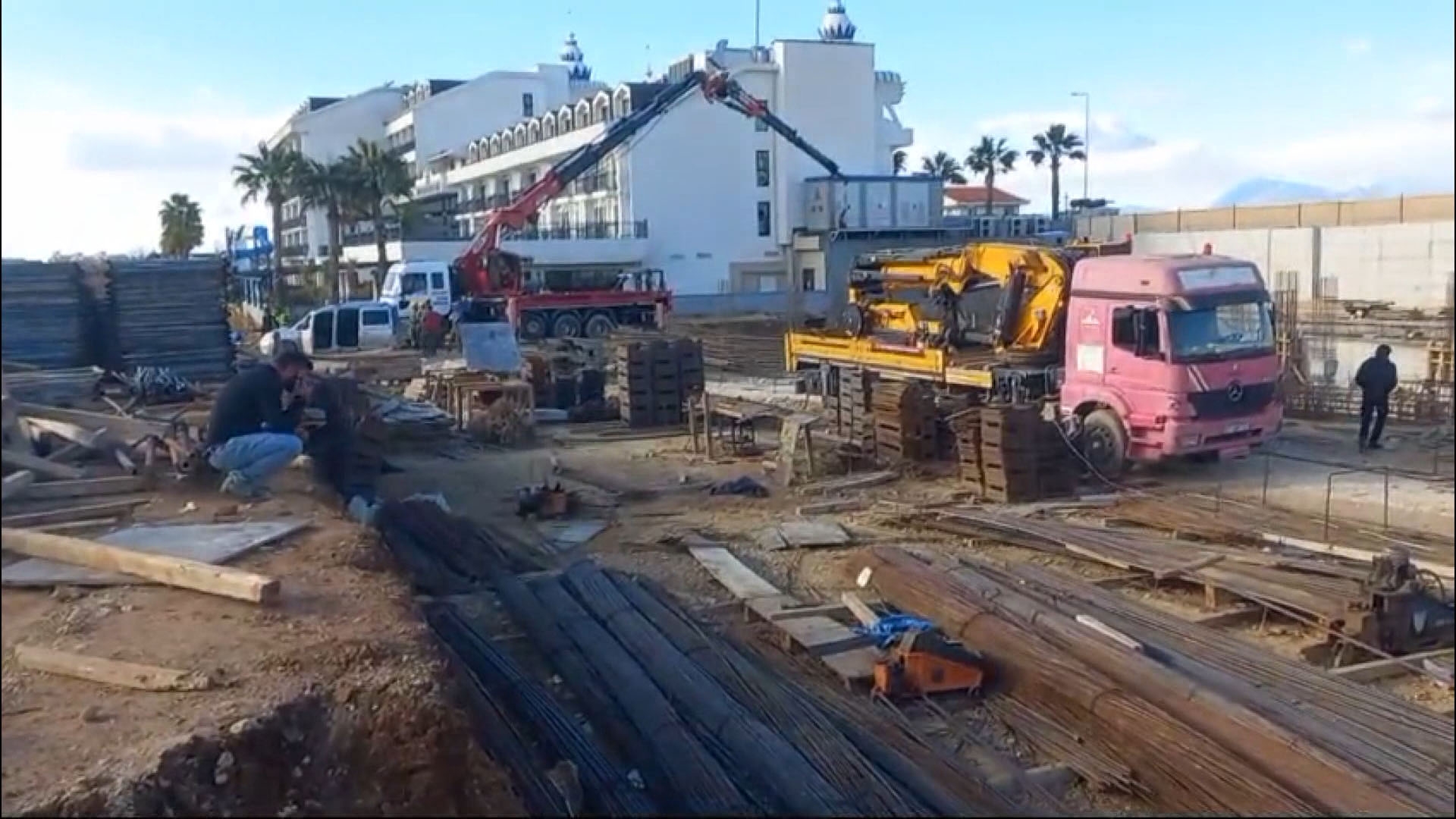 Göçük altında kalan işçi hayatını kaybetti