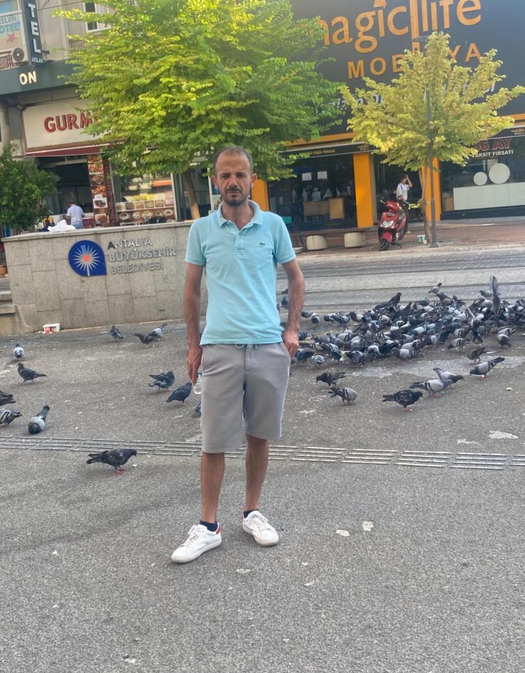 Göğsünden bıçaklanan şahıs hastanede hayatını kaybetti, eşi sinir krizi geçirdi