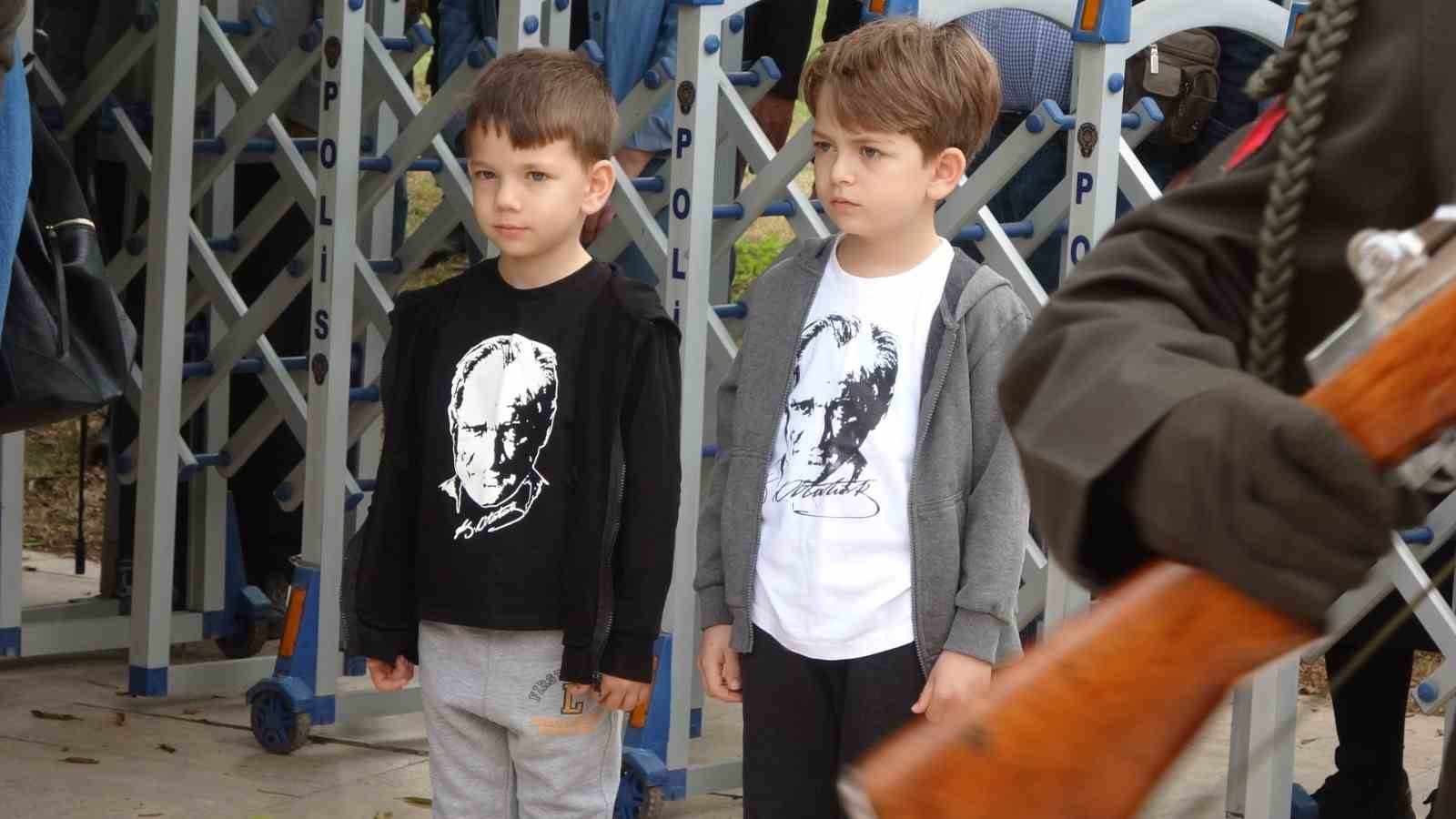 Hayat Ata için iki dakika durdu