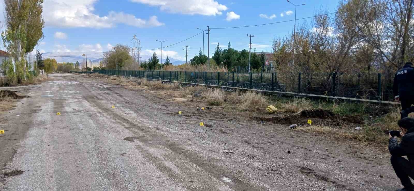 Husumetlisinin başına kurusıkı tabanca ile 6 el ateş etti: 1 yaralı