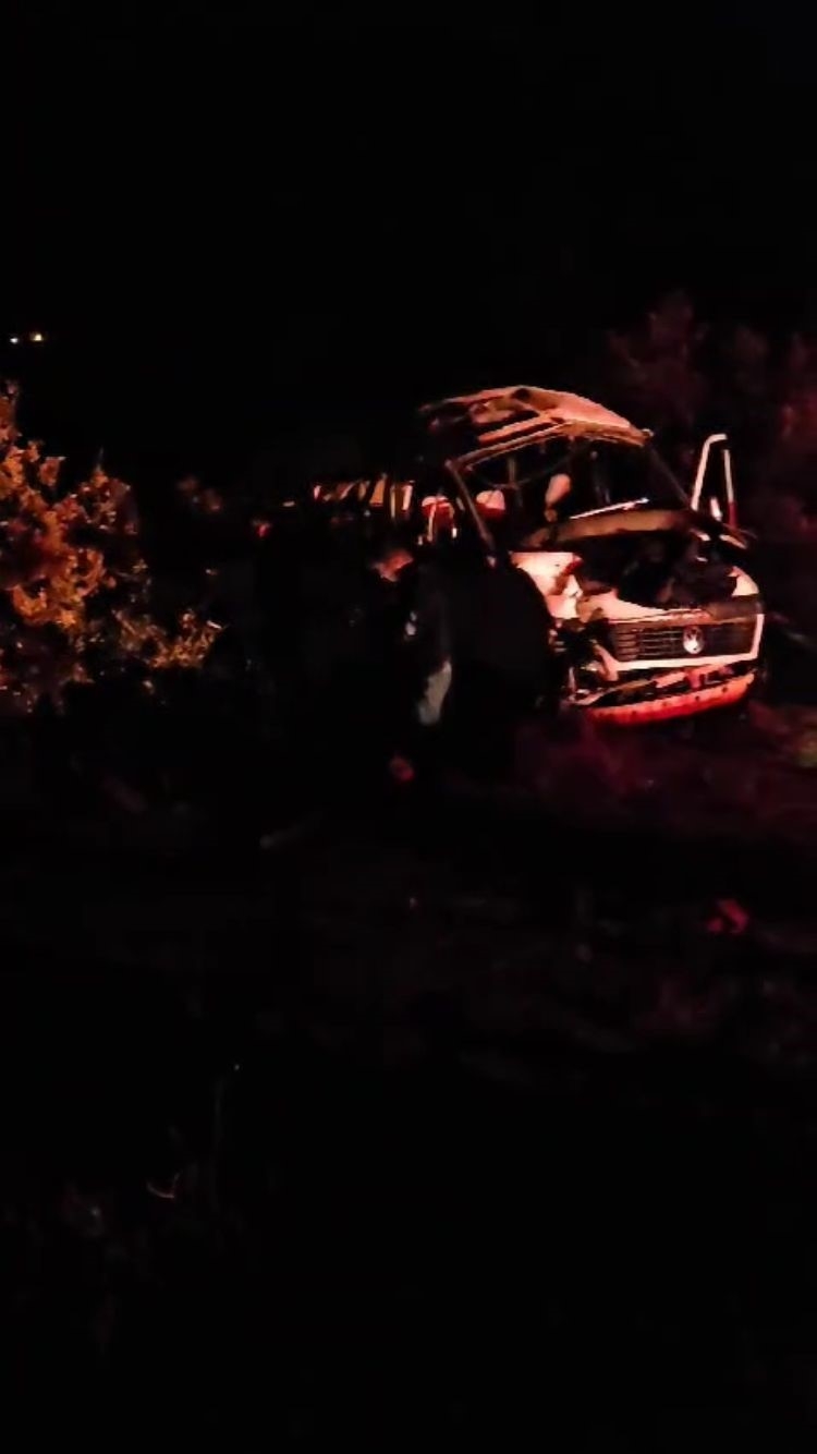 İşçi servisi tarlaya uçtu, 1'i ağır 6 yaralı