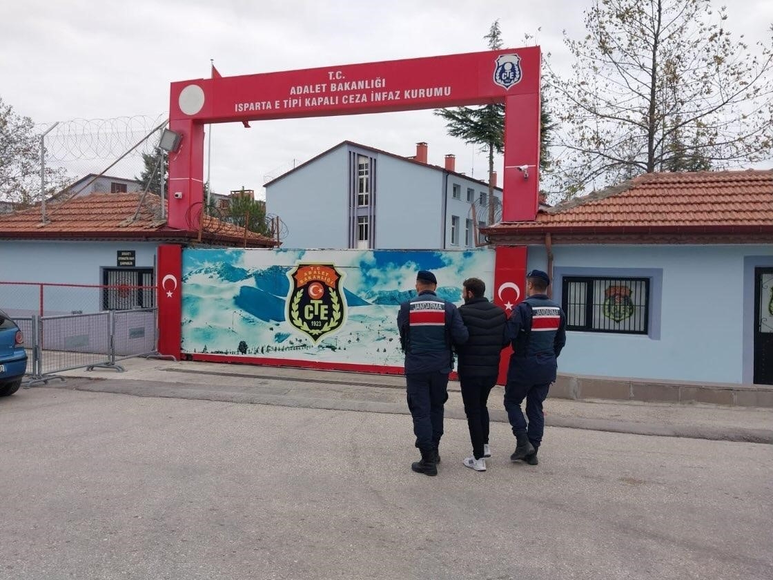 Isparta'da 11 yıl hapis cezasıyla aranan zehir taciri yakalandı