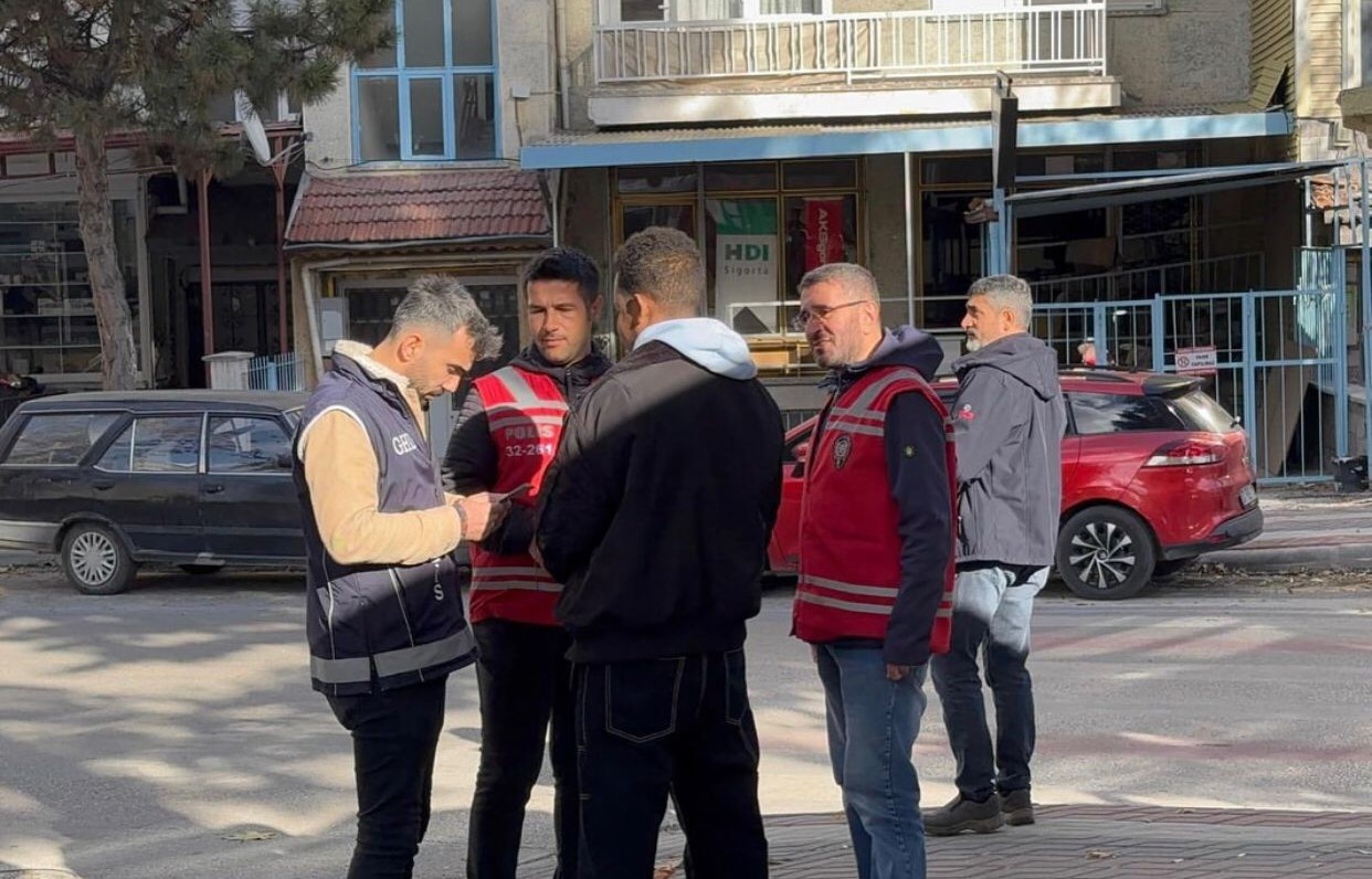 Isparta'da düzensiz göçle mücadelede huzur operasyonu
