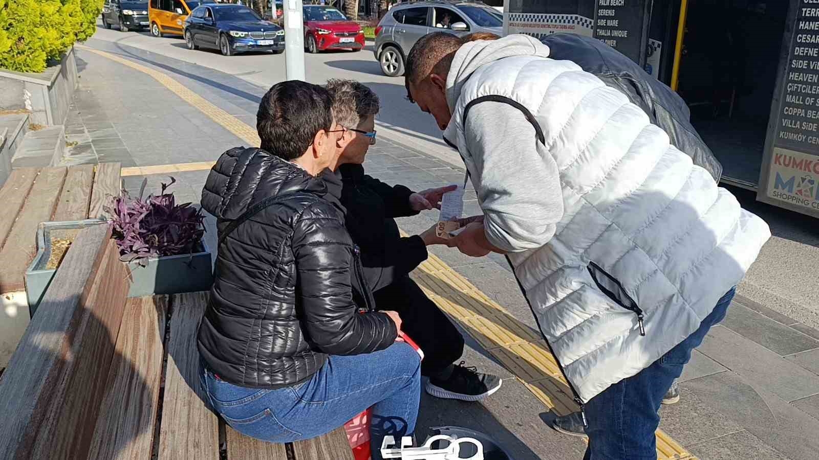Kaza yapan minibüs sürücüsüne Alman yolcudan KDV'li 'kova' cezası