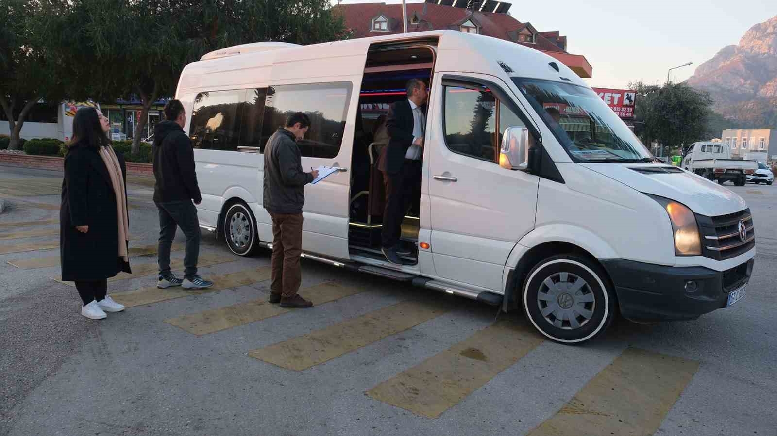 Kemer Belediyesi'nden öğrenci servislerine denetim