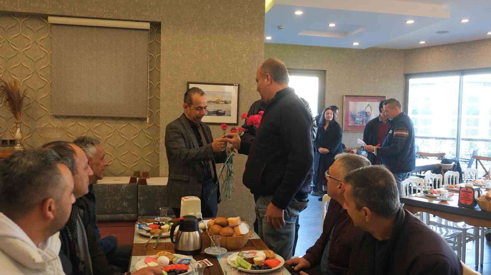 Kemer Belediyesi'nden şoförlere kahvaltı