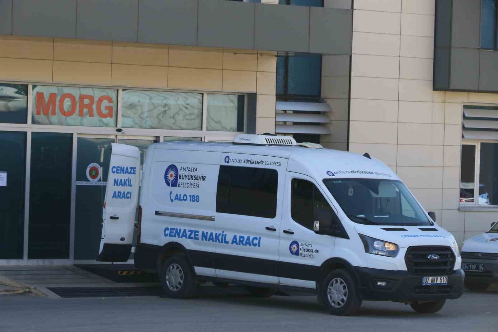 Kıskançlık cinayetine kurban giden kadının cenazesi ağabeyi ve kızı tarafından teslim alındı