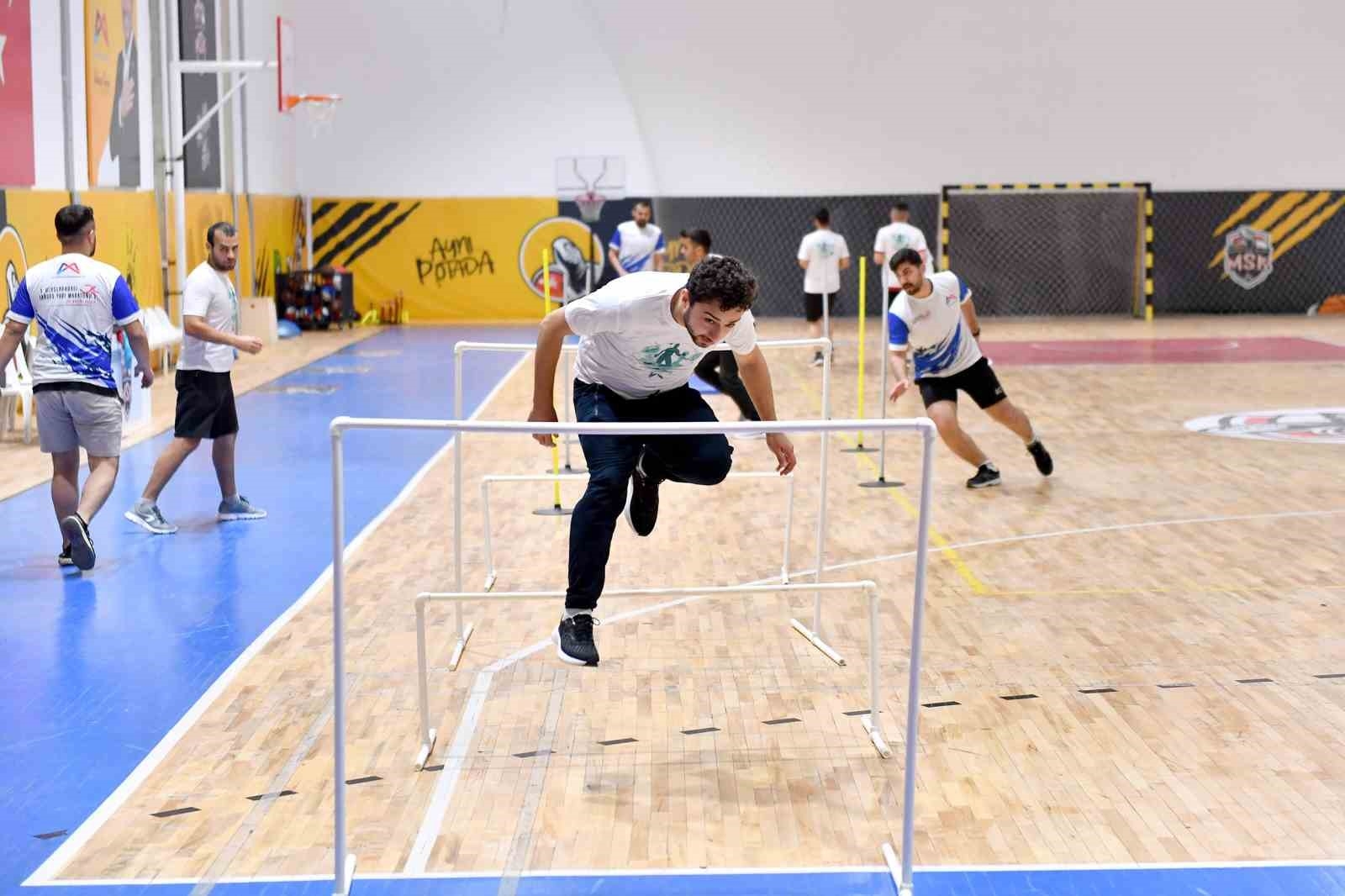 Mersin Büyükşehir Belediyesi gençleri fiziki yeterlilik sınavlarına hazırlıyor
