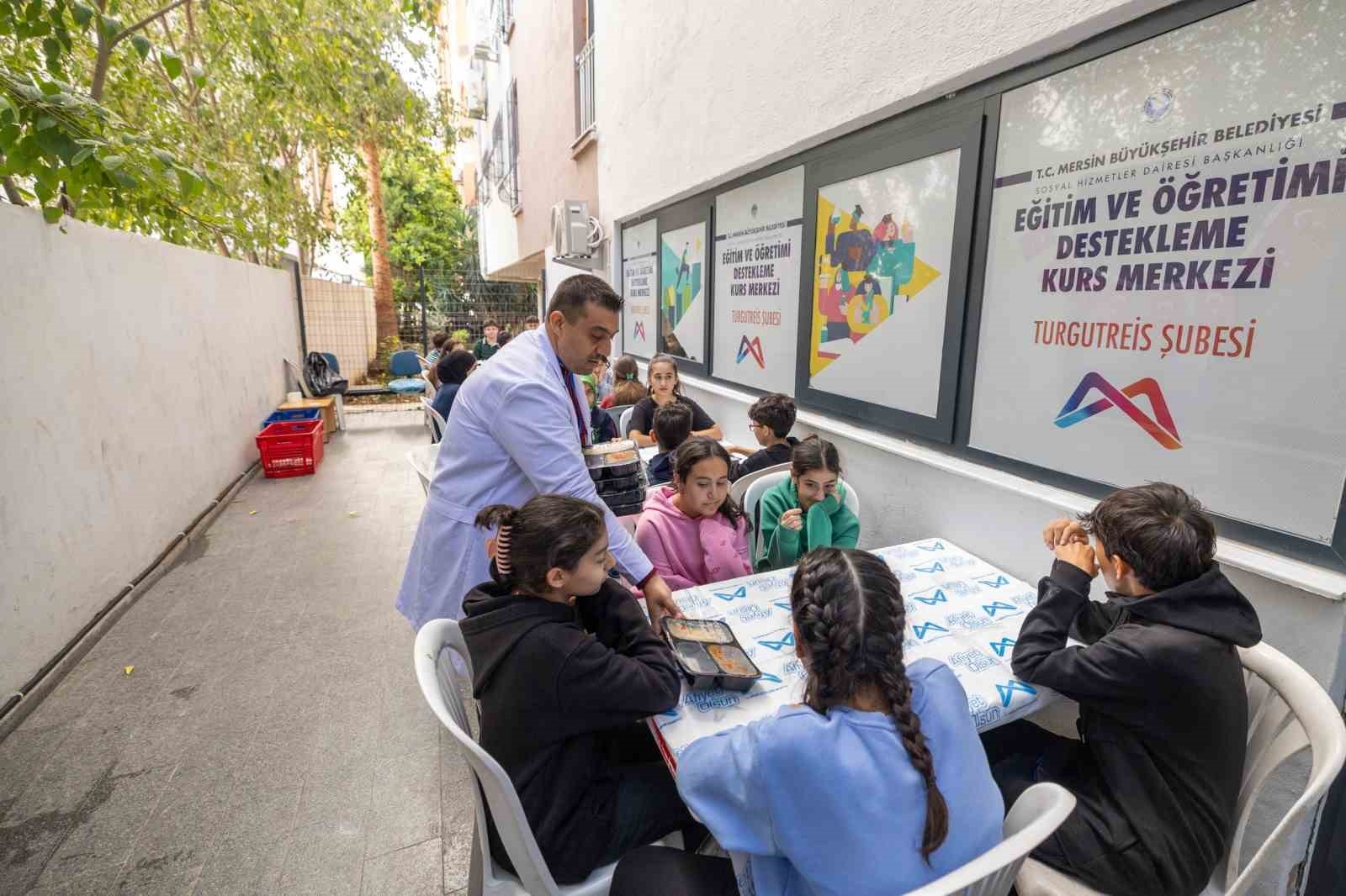 Mersin'de LGS Kurs Merkezlerinde dağıtılan yemek sayısı 50 bin pakete ulaştı