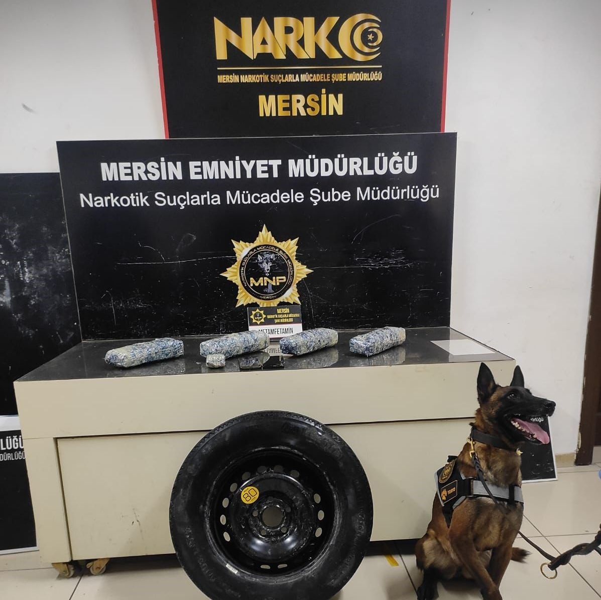 Mersin'de otomobilin stepnesinde 4 kilo 218 gram metamfetamin ele geçirildi