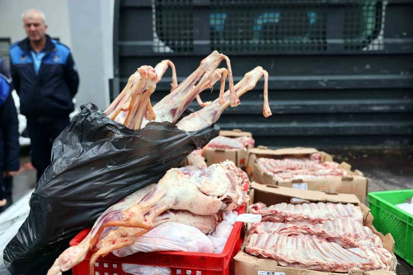 Mersin'de sağlık şartlarına aykırı taşınan 235 kilo et ele geçirildi
