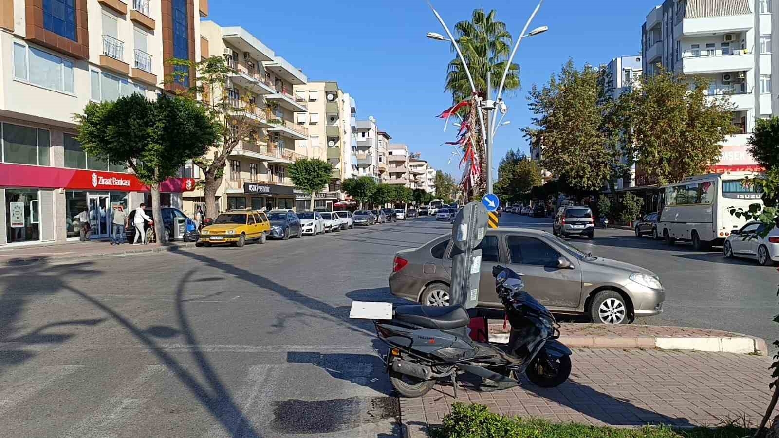 Motosiklet otomobille çarpıştı: 1 yaralı