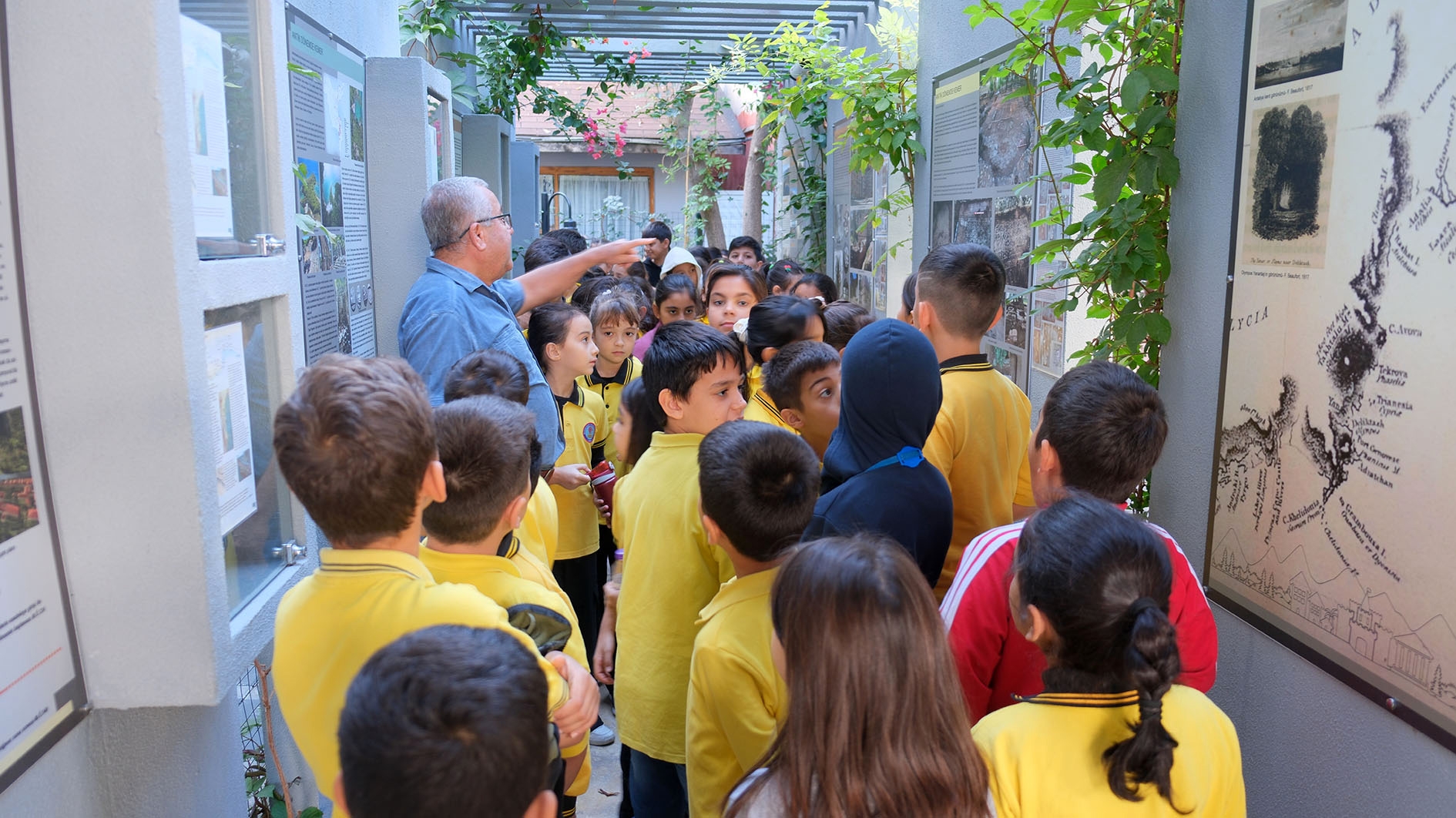 Öğrenciler Kemer Kültür Evi'ni gezdi