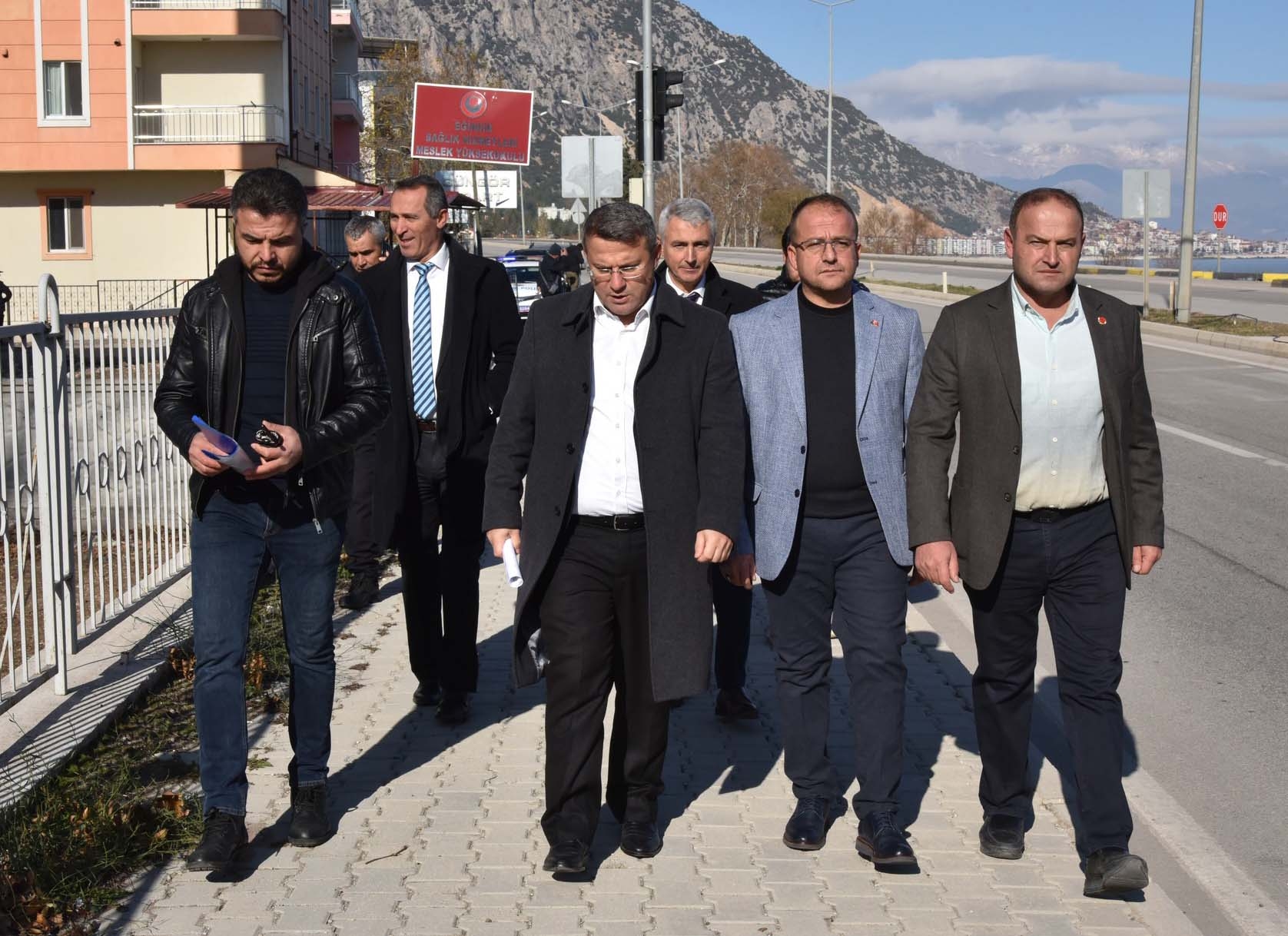 Okul çevresindeki caddelerde inceleme