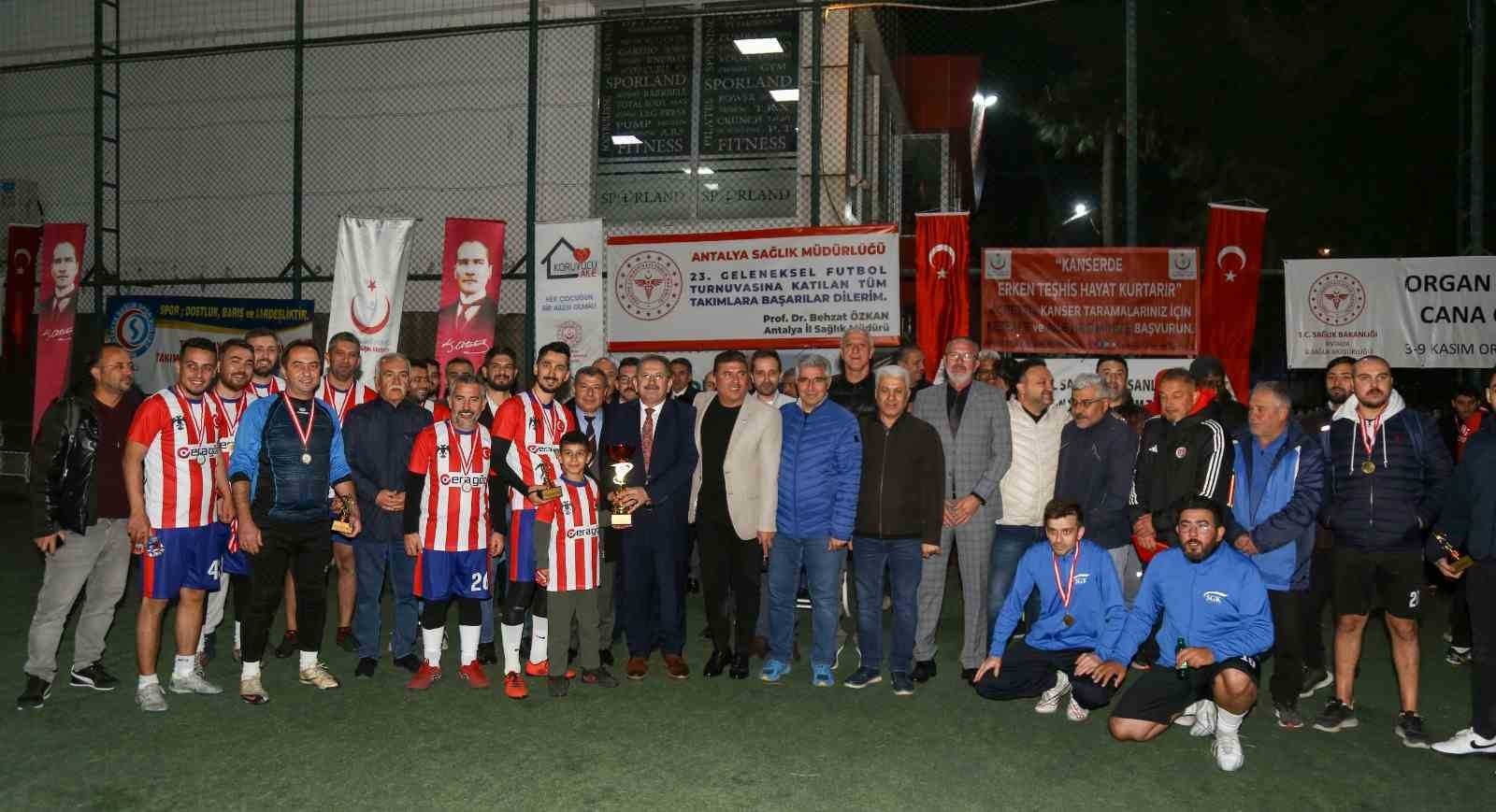 'Sağlık için sahadayız' turnuvasının galibi Tıp Fakültesi oldu