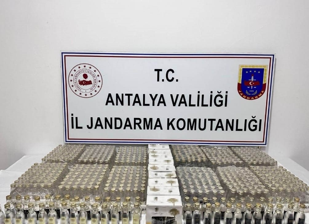 Side'de otele kaçak içki baskını