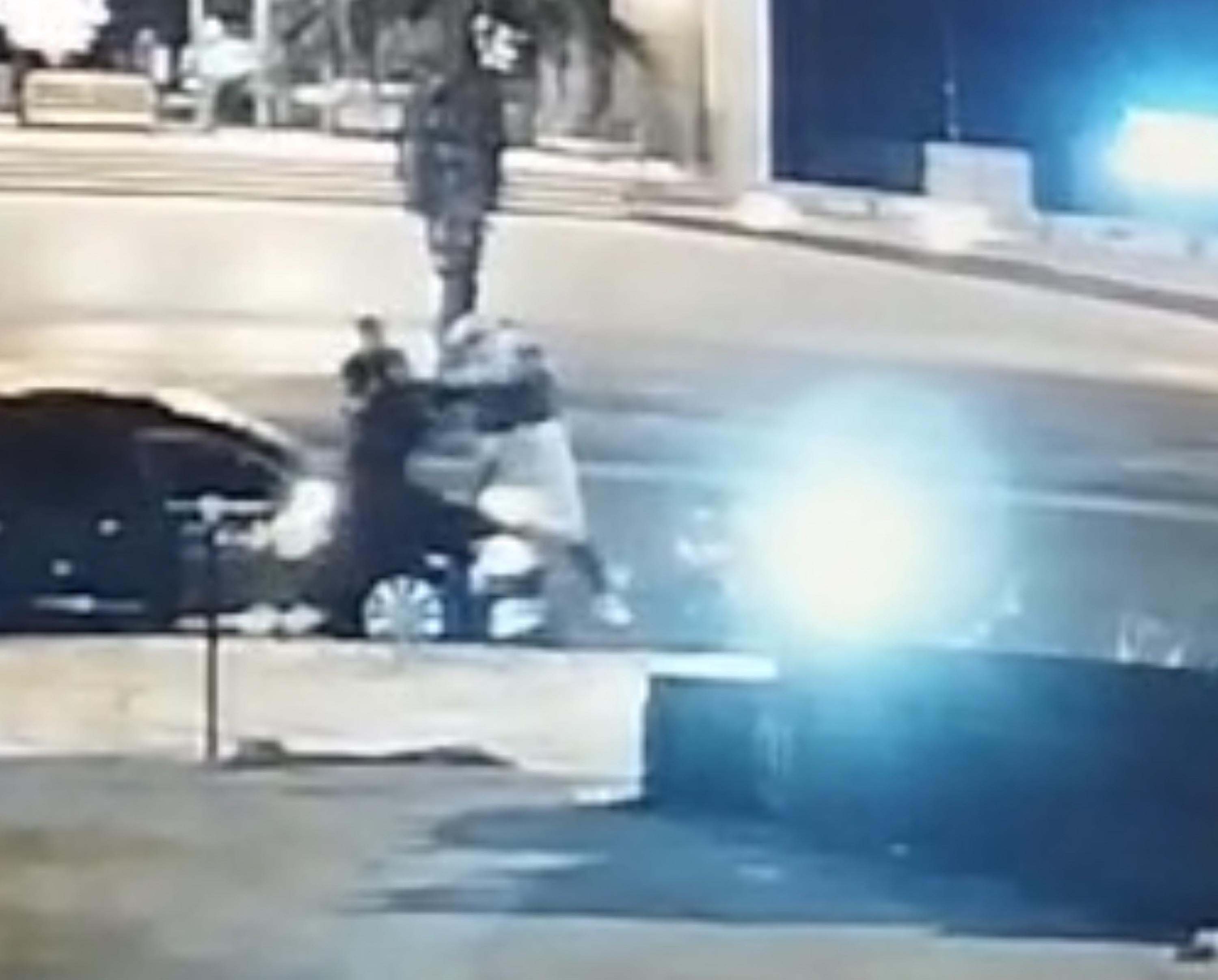 Trafikteki kavgada 2 kardeş yaralandı; o anlar kamerada
