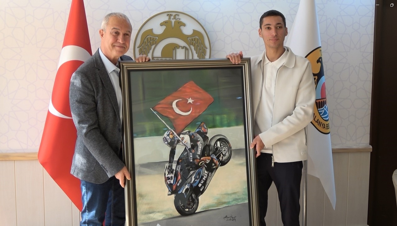2024 Dünya Superbike Dünya şampiyonu Razgatlıoğlu'na Alanya'da şehrin anahtarı verildi