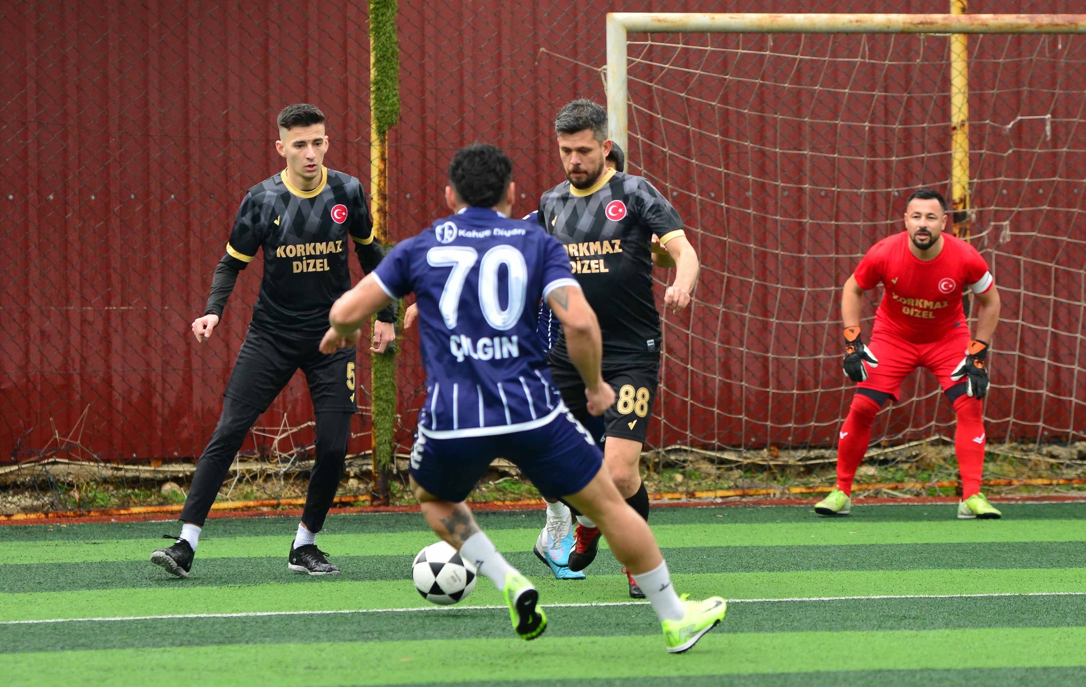 26'ncı Geleneksel Kumluca Tarım ve Seracılık Festivali Halı Saha Futbol Turnuvası başladı