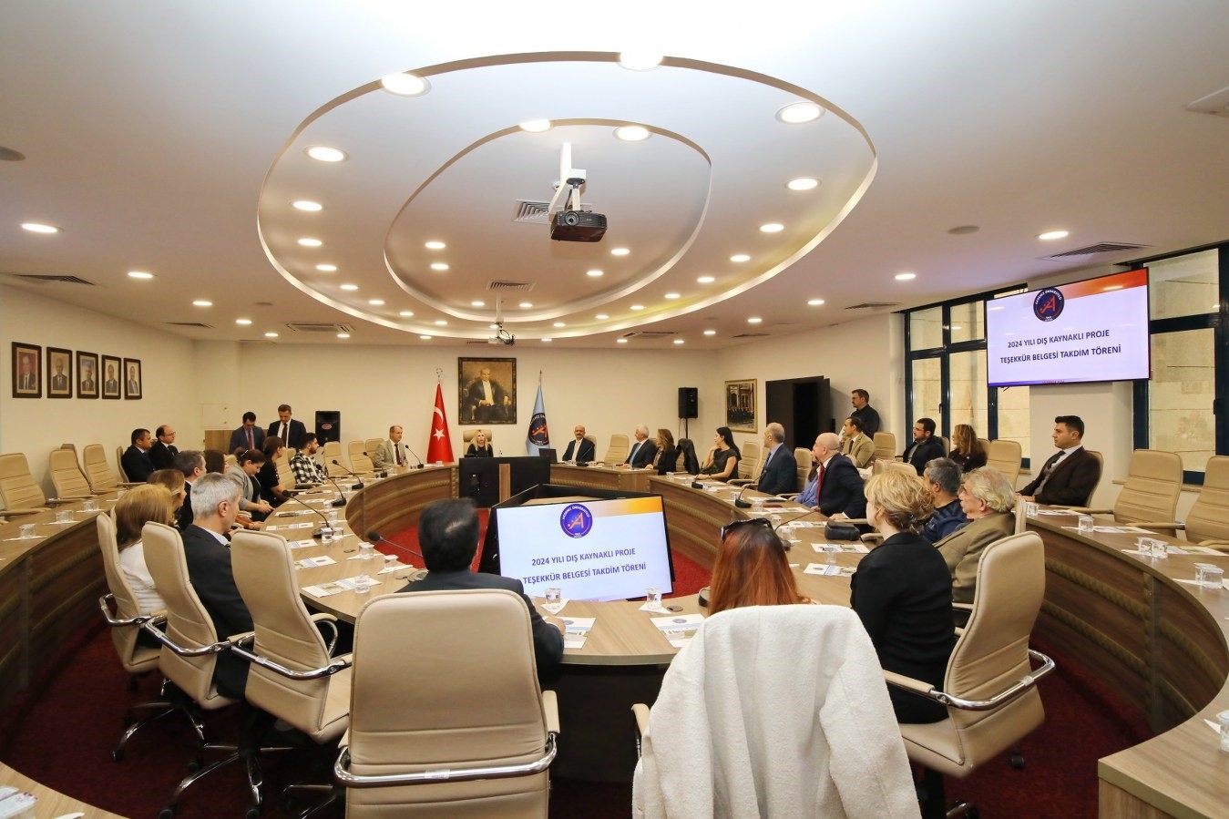 Akdeniz Üniversitesi'nde dış kaynaklı proje başarısı ödüllendirildi